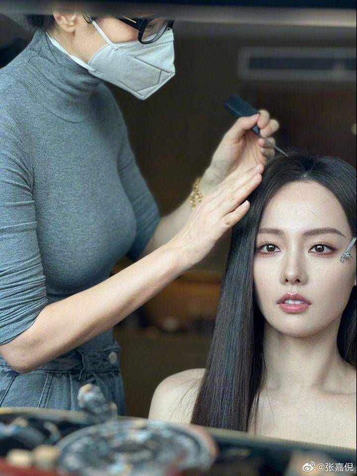 “最美妃子”张嘉倪气势碾压众女星！眉睫保养都不放过难怪当妈也能美出圈 名人名流 图3张