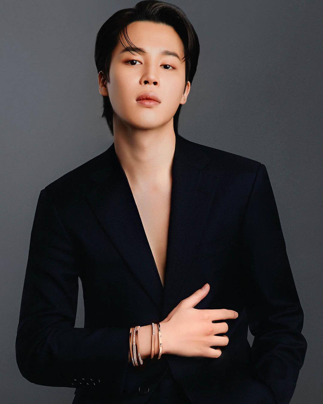 JIMIN深V黑装配5个钻石手环帅炸　饰品控乐接Tiffany代言 名人名流 图1张