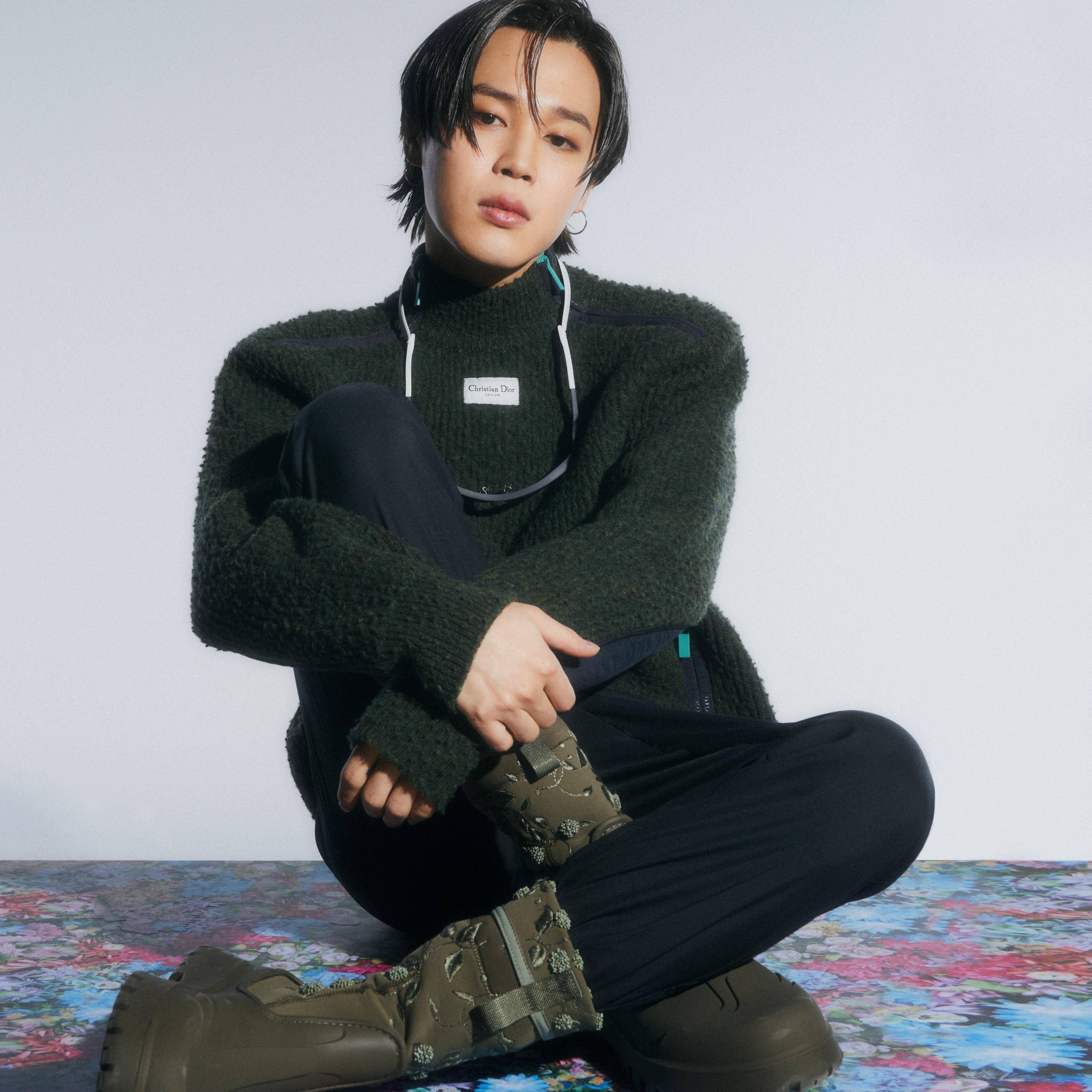 JIMIN深V黑装配5个钻石手环帅炸　饰品控乐接Tiffany代言 名人名流 图2张