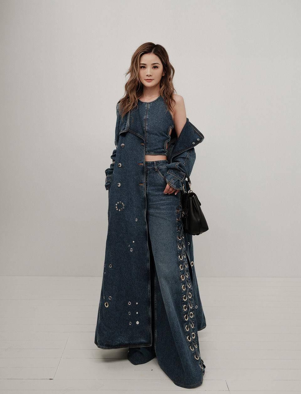 巴黎时装周／阿Sa帅气牛仔装看Chloé秀　Acne Studios“树叶洋装”必火 时尚穿搭 图2张