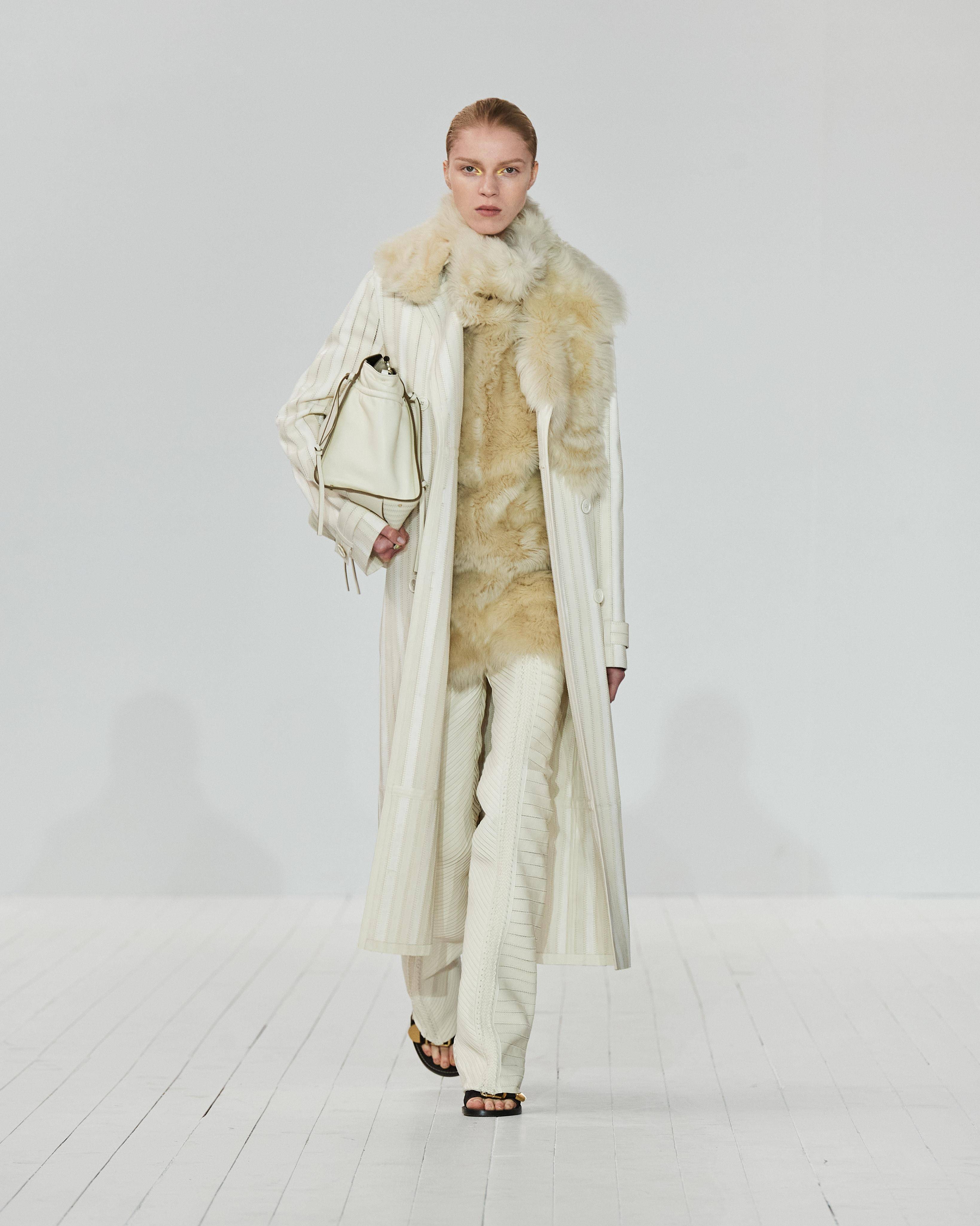 巴黎时装周／阿Sa帅气牛仔装看Chloé秀　Acne Studios“树叶洋装”必火 时尚穿搭 图9张