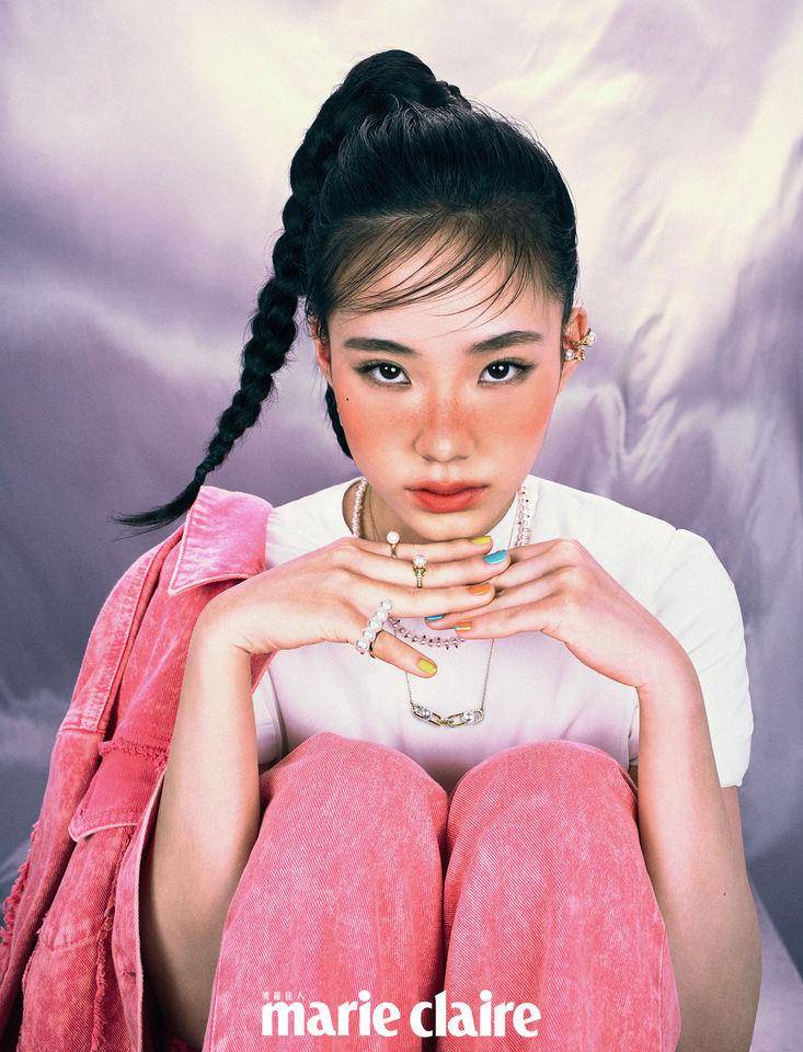 小S女儿穿同款银河连身裙变双生子！“超模级神韵”气势比妈妈更强 时尚穿搭 图5张