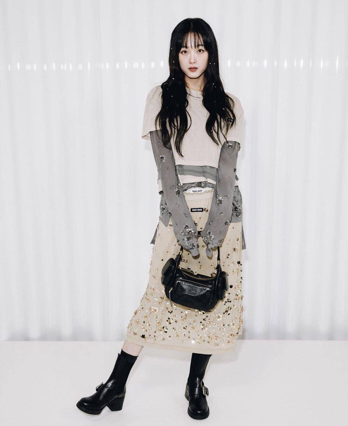 巴黎时装周／MIU MIU忘了做裤子？黛妃女星穿“水晶内裤”压轴走秀 时尚穿搭 图2张