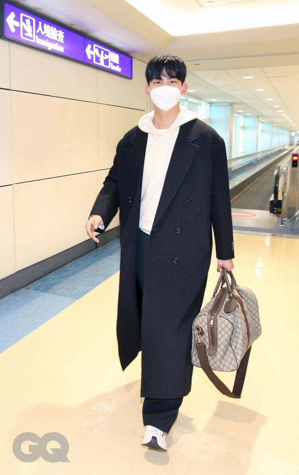野兽派2PM玉泽演抵台！穿欧爸大衣、GUCCI行李袋帅气现身机场 名人名流 图1张