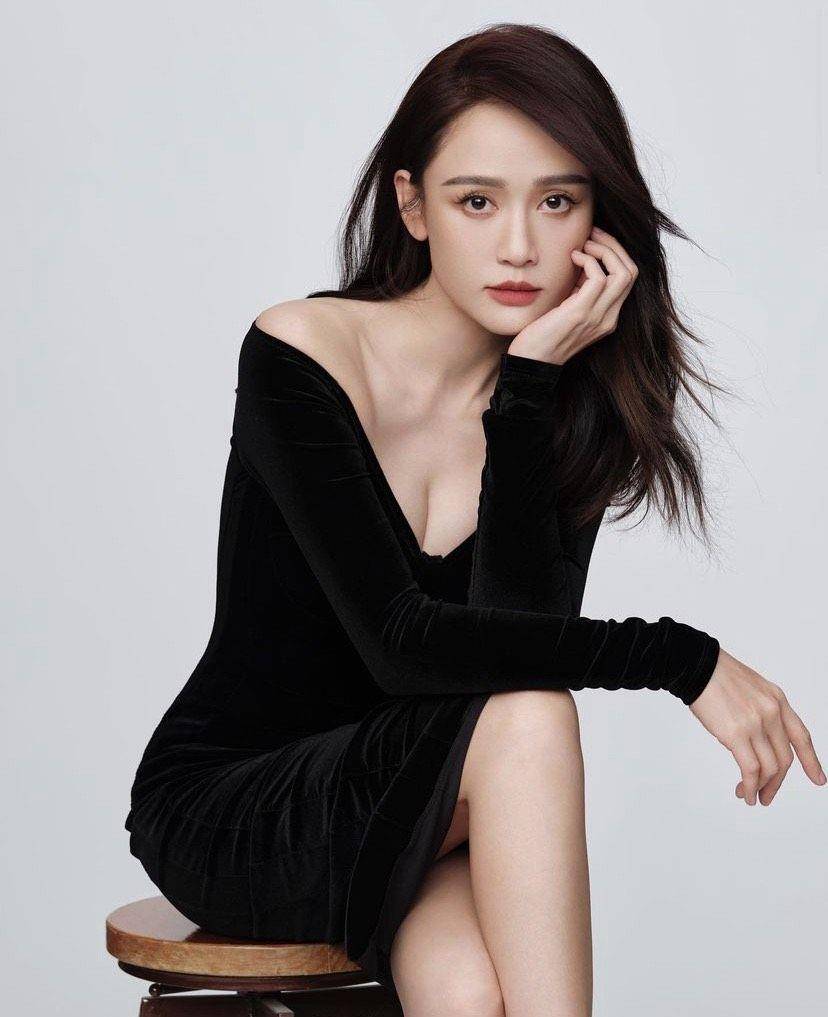 陈乔恩露深沟网赞“天然美女”　泰国度假行头不藏私 时尚穿搭 图2张