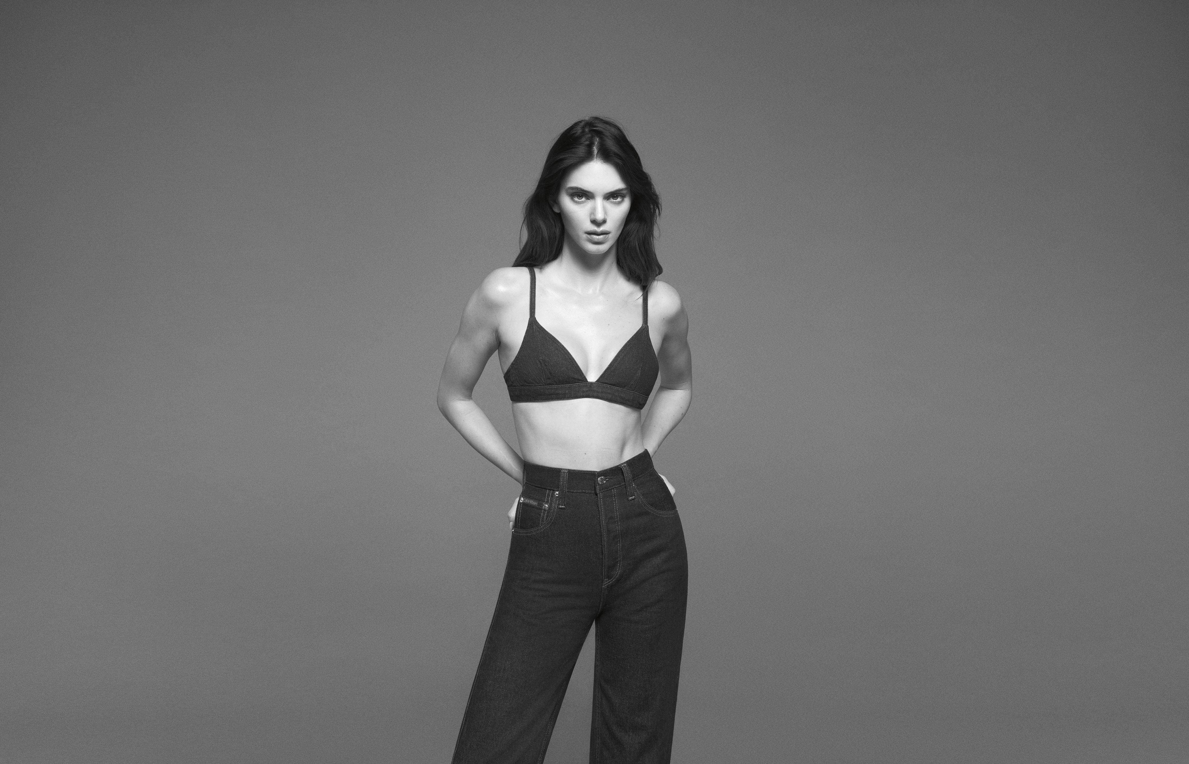 Jennie穿蕾丝内衣对尬超模耍辣！Kendall Jenner零赘肉身材把人逼惨 名人名流 图5张