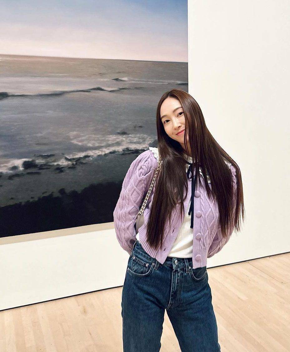Jessica被狂赞“发质好到会发光”　5招护发秘诀公开：包里必带梳子 名人名流 图2张