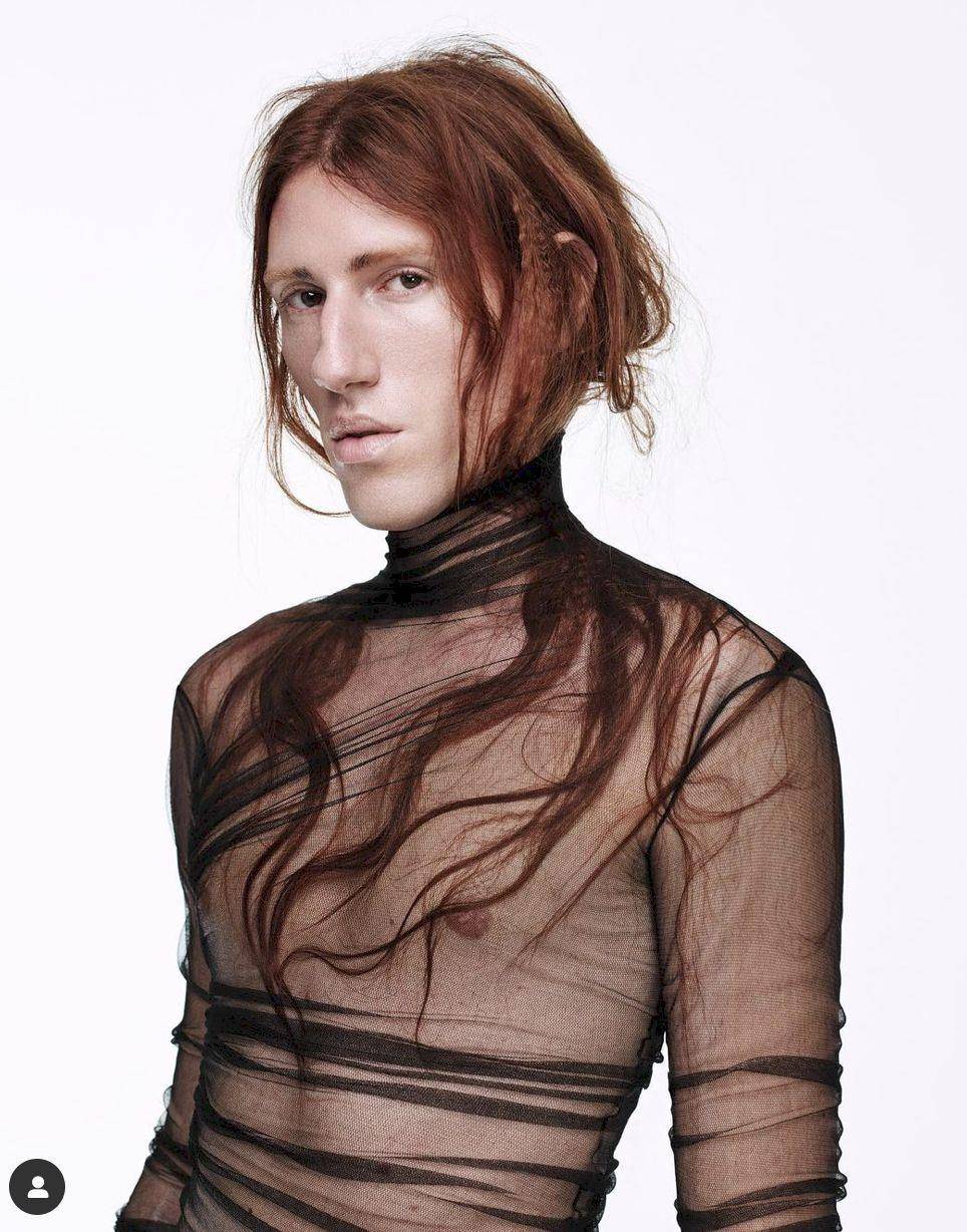 说・流行／一根羽毛惊艳奥斯卡派对　Ann Demeulemeester进入新性感境界 时尚穿搭 图2张