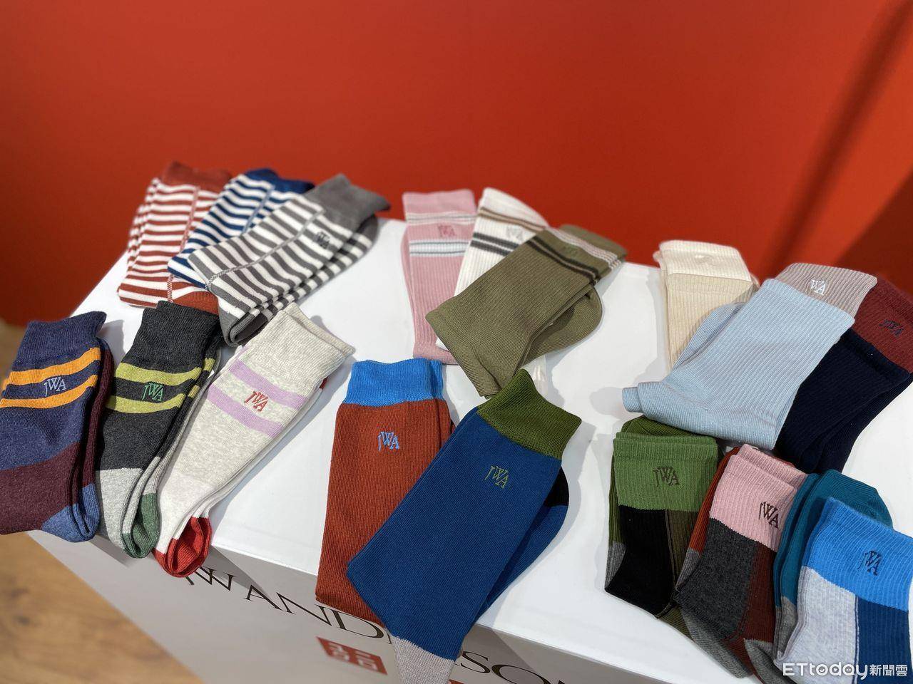 UNIQLO X JWA今年春夏吹起运动风！必败网球迷你裙套装、学院风针织衫 最新资讯 图9张