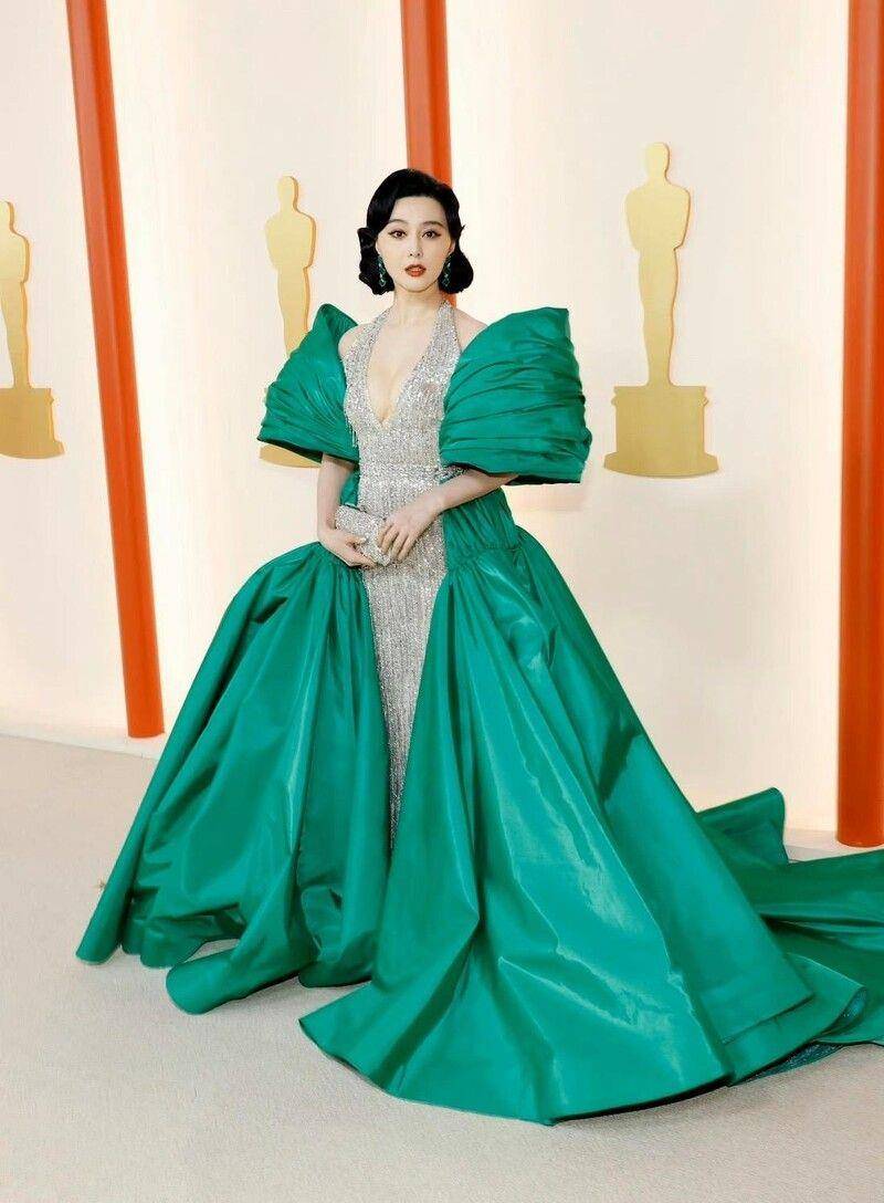 范冰冰最具代表性的5套红毯造型　华丽缎面礼服再现女王气场 名人名流 图1张