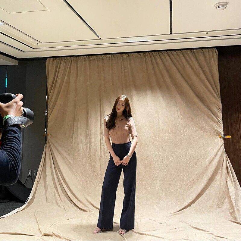 7位又美又会穿的腰精系女星　Rosé、Jennie“炫腹穿搭”超吸睛 名人名流 图5张