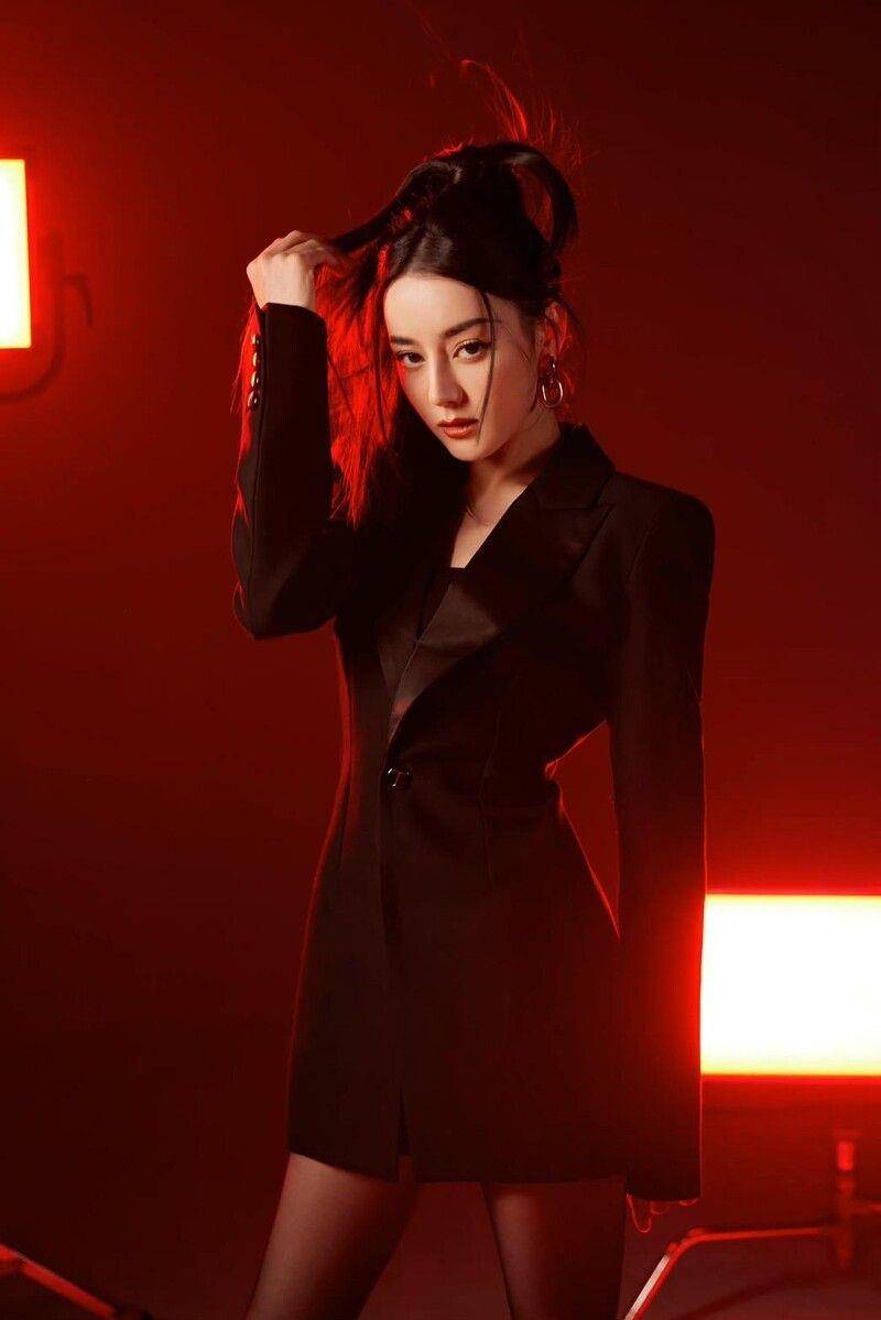 7位又美又会穿的腰精系女星　Rosé、Jennie“炫腹穿搭”超吸睛 名人名流 图10张