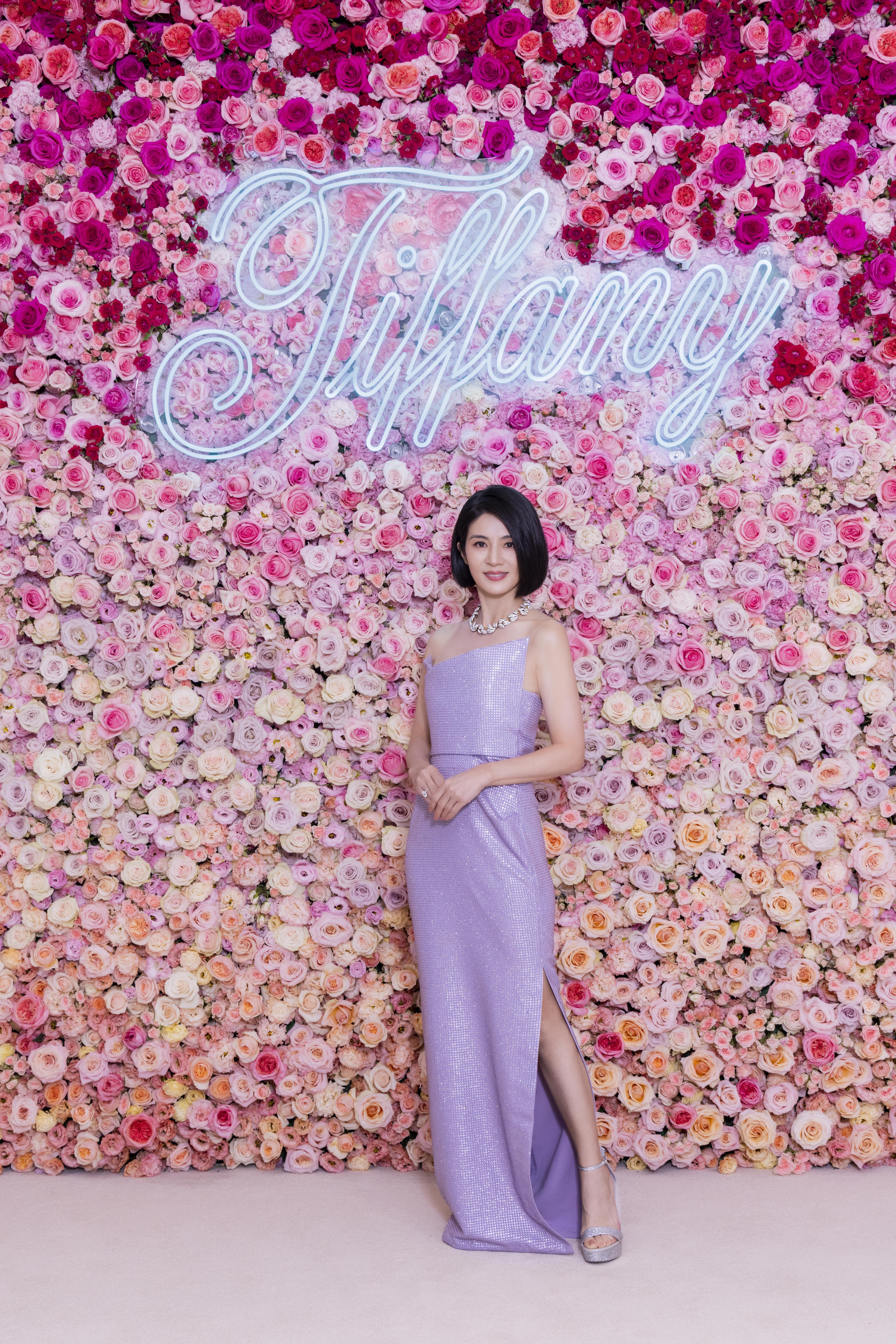 关颖大露香肩、事业线配Tiffany钻炼　辣妈完美曲线太吸睛 奢侈品牌 图2张