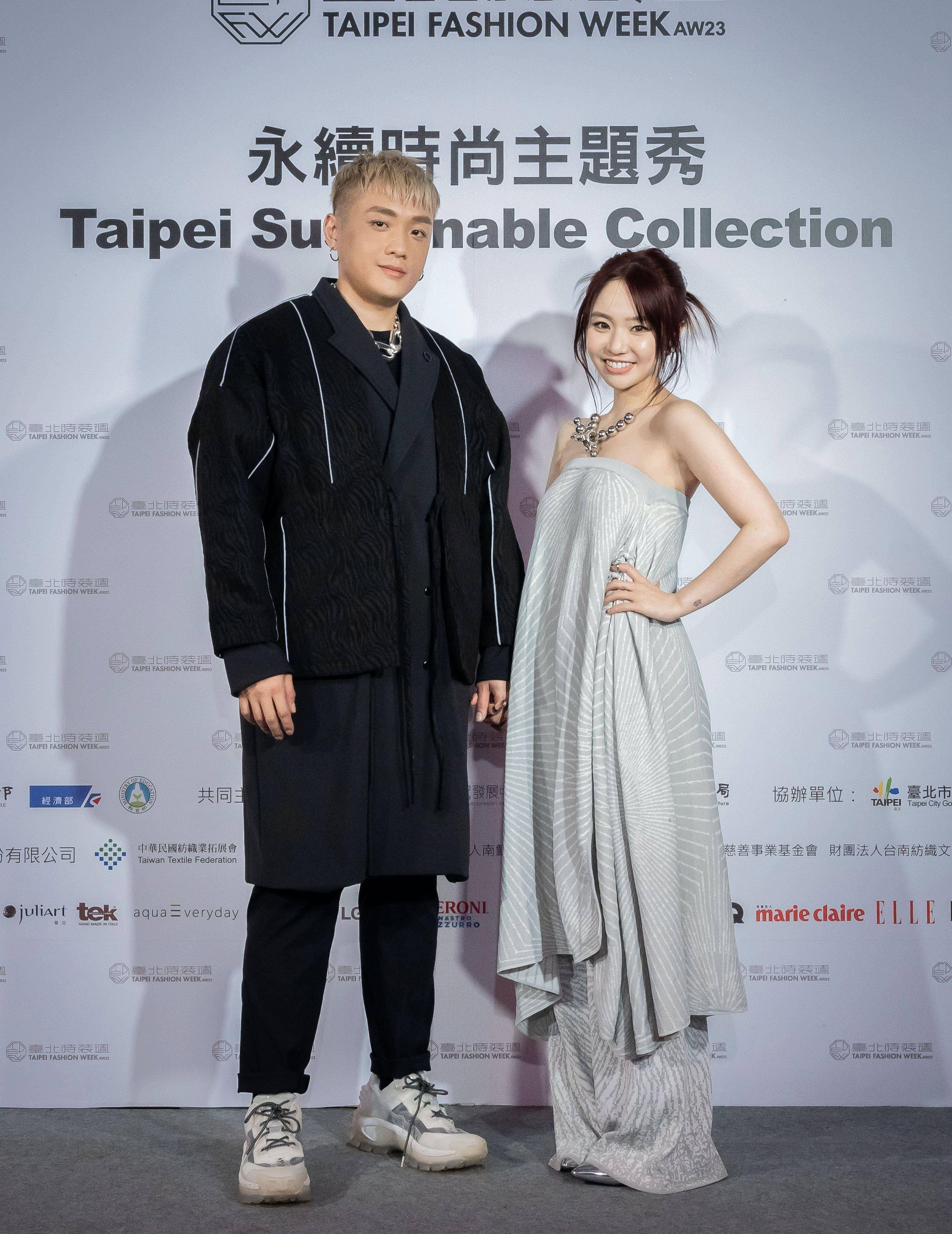蓝心湄穿“报纸装”挺时装周笑喊购物荣耀！　陈某某首度合体男友公开放闪 名人名流 图2张