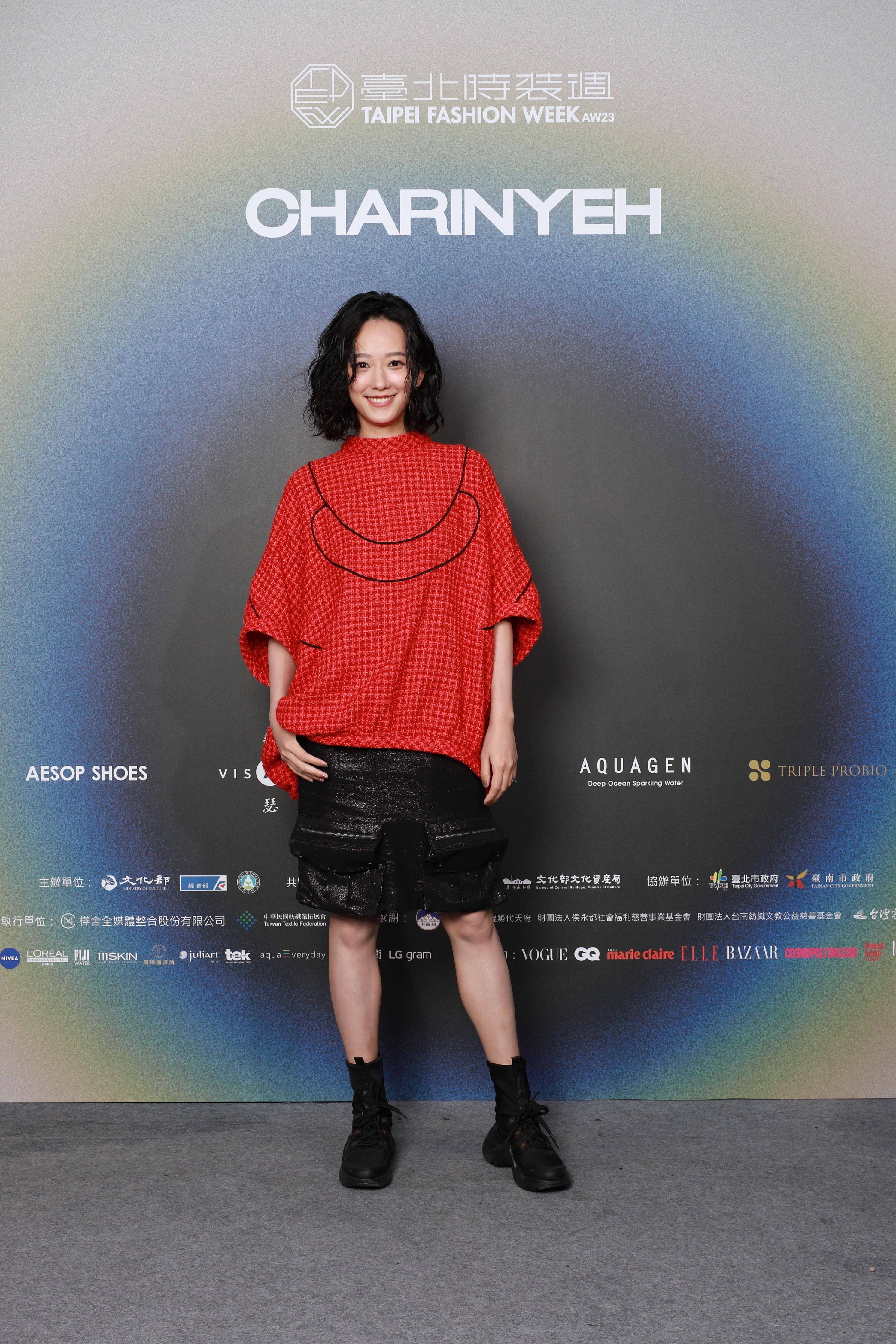 孟耿如、李千娜齐现身看CHARINYEH大秀　透过服装重回白色恐怖时期 名人名流 图1张