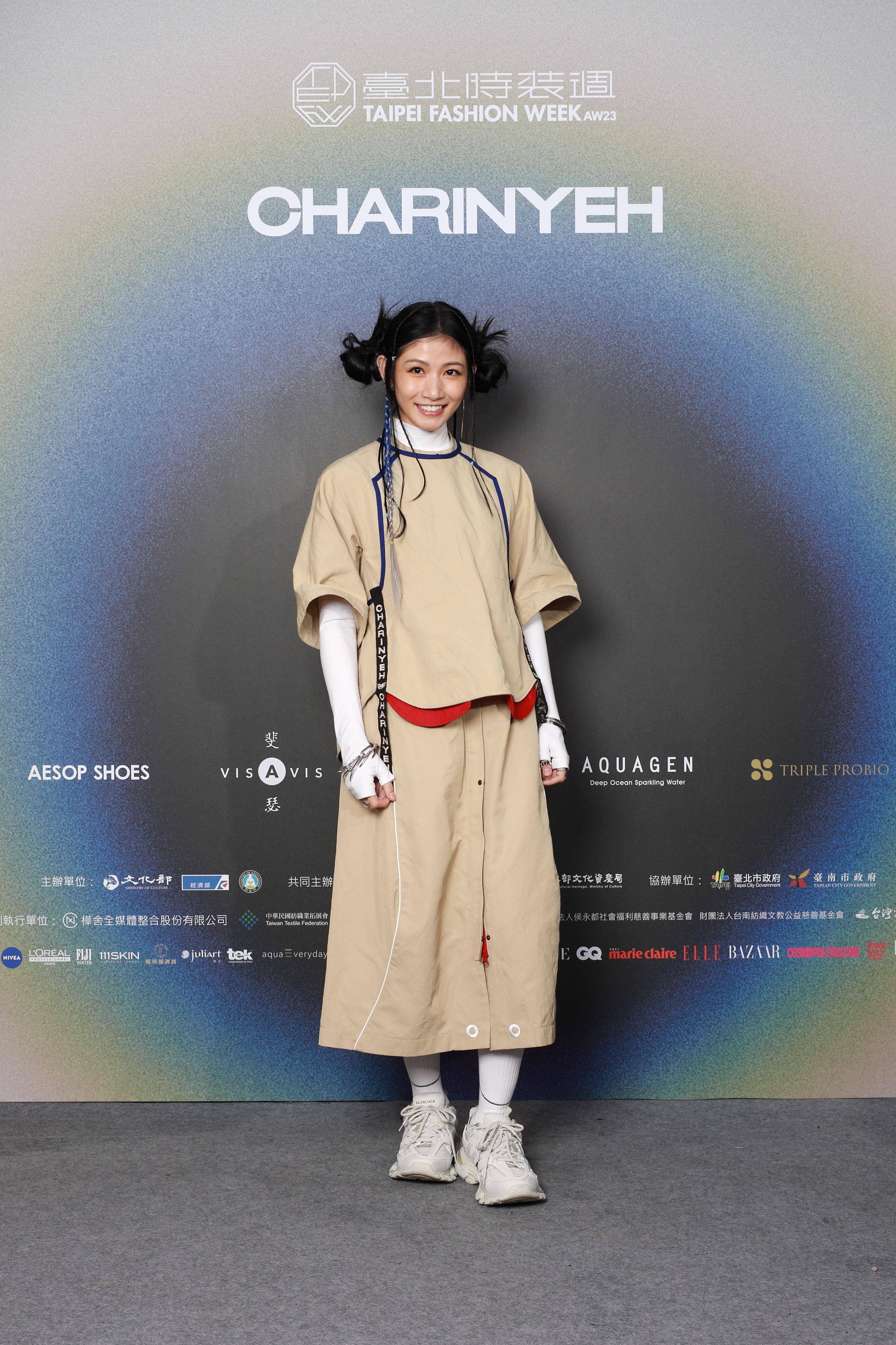 孟耿如、李千娜齐现身看CHARINYEH大秀　透过服装重回白色恐怖时期 名人名流 图2张