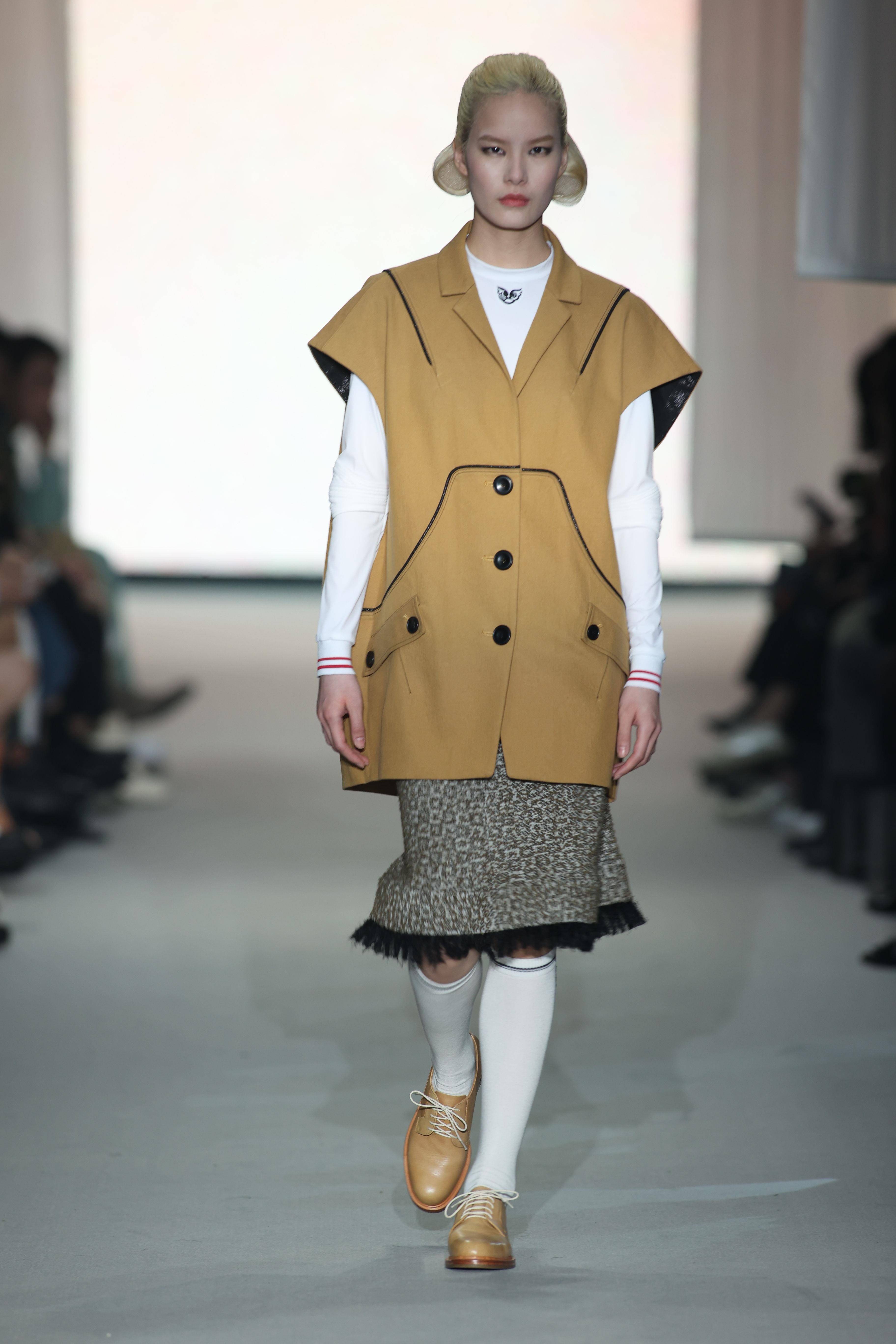 孟耿如、李千娜齐现身看CHARINYEH大秀　透过服装重回白色恐怖时期 名人名流 图6张