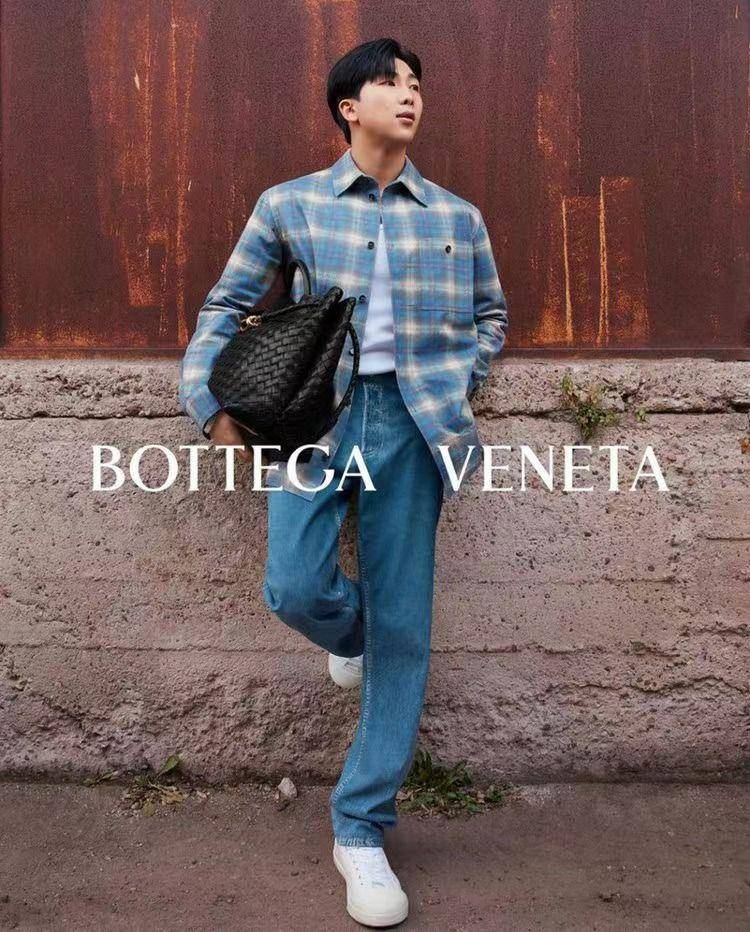 BTS超狂！柾国晒“冰块腹肌”摘CK代言、RM被Bottega Veneta包下 名人名流 图4张