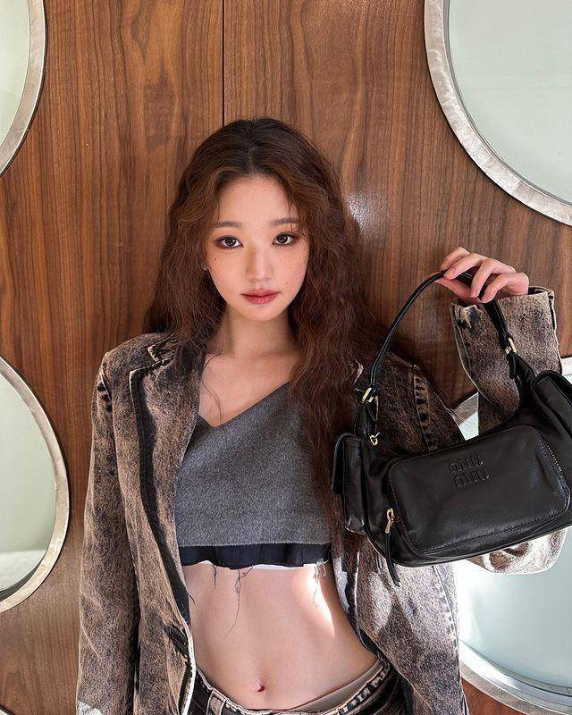 包・开箱／MIU MIU“口袋腋下包”超多功能！荣登最不废小废包 时尚穿搭 图1张