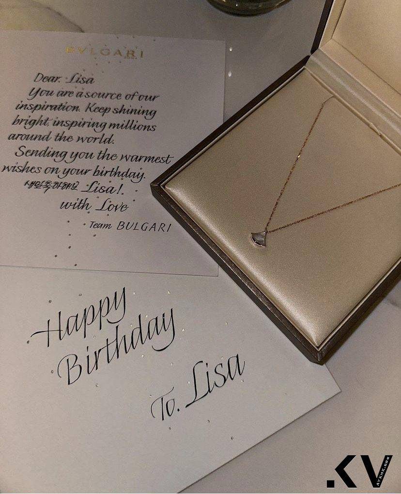 Lisa生日礼物收到手软　宝格丽送项炼、CELINE印名字旅行袋超贴心 时尚穿搭 图2张