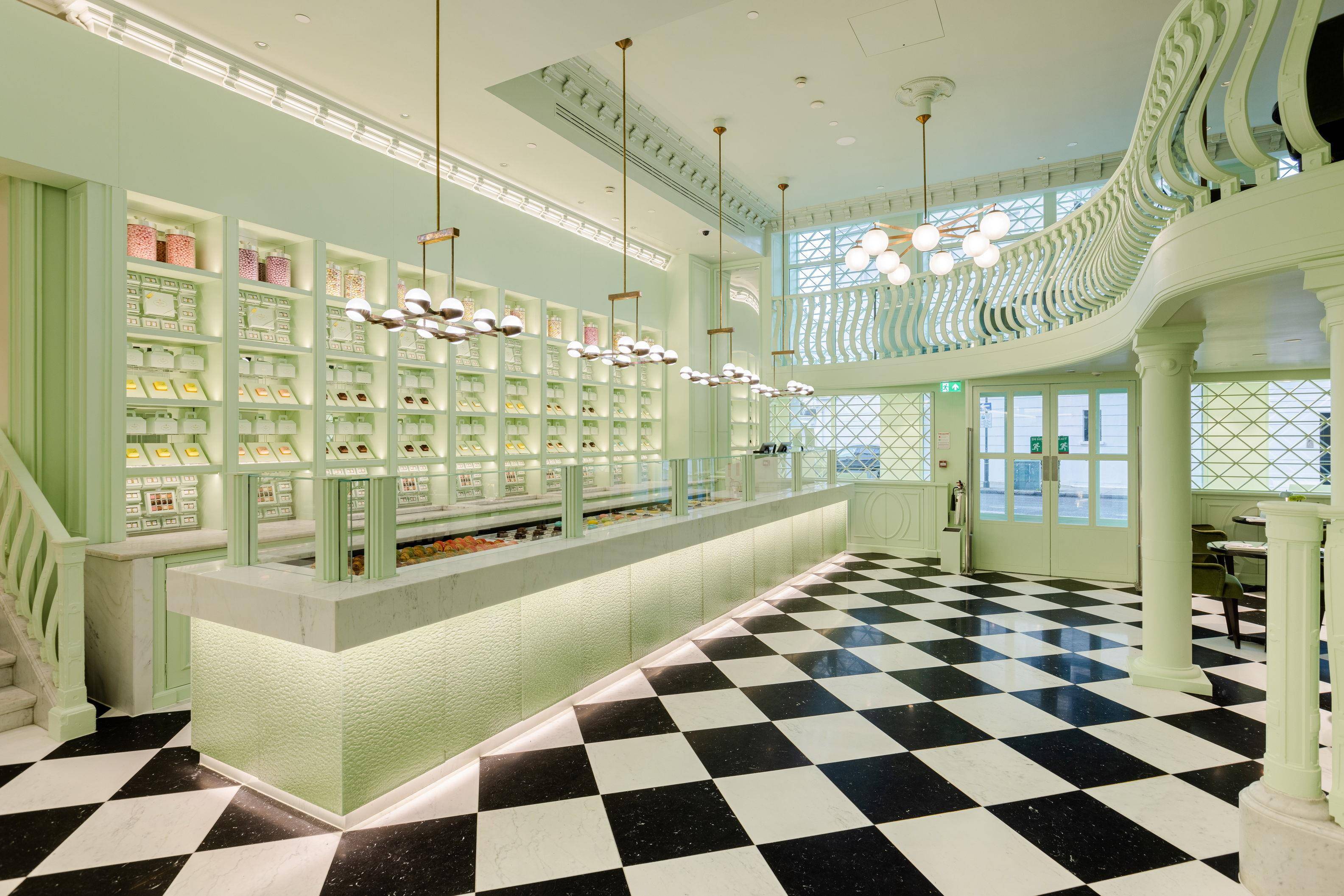 出国必朝圣！伦敦新地标Prada Caffè落成、日本GUCCI餐厅新推绝美巧克力 时尚穿搭 图3张