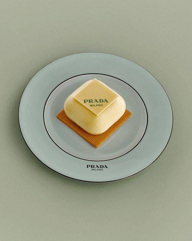 出国必朝圣！伦敦新地标Prada Caffè落成、日本GUCCI餐厅新推绝美巧克力 时尚穿搭 图5张