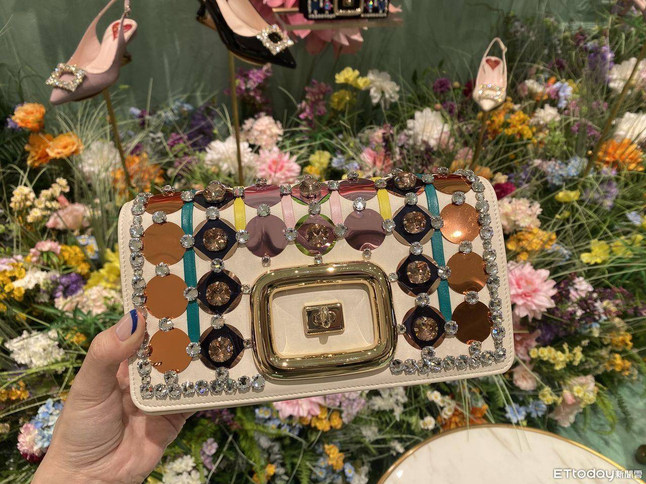 包・开箱／Roger Vivier70年代迪斯可水钻包！撞色亮片、不败方扣最奢华 时尚穿搭 图2张