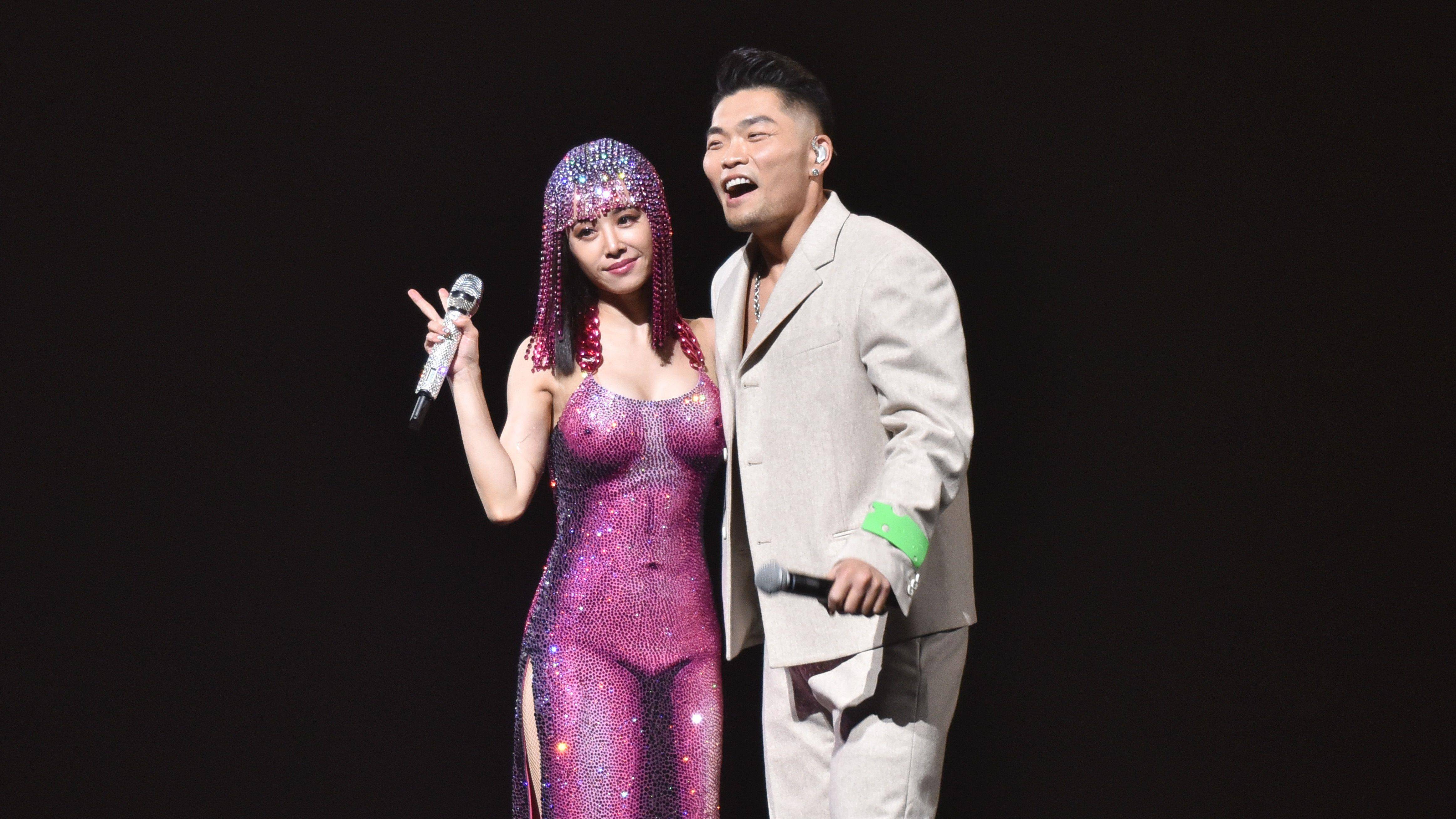 时尚品牌背心“细”肩带宛如钓鱼线　网焦虑：和我的理智线一样易断！ 最新资讯 图2张