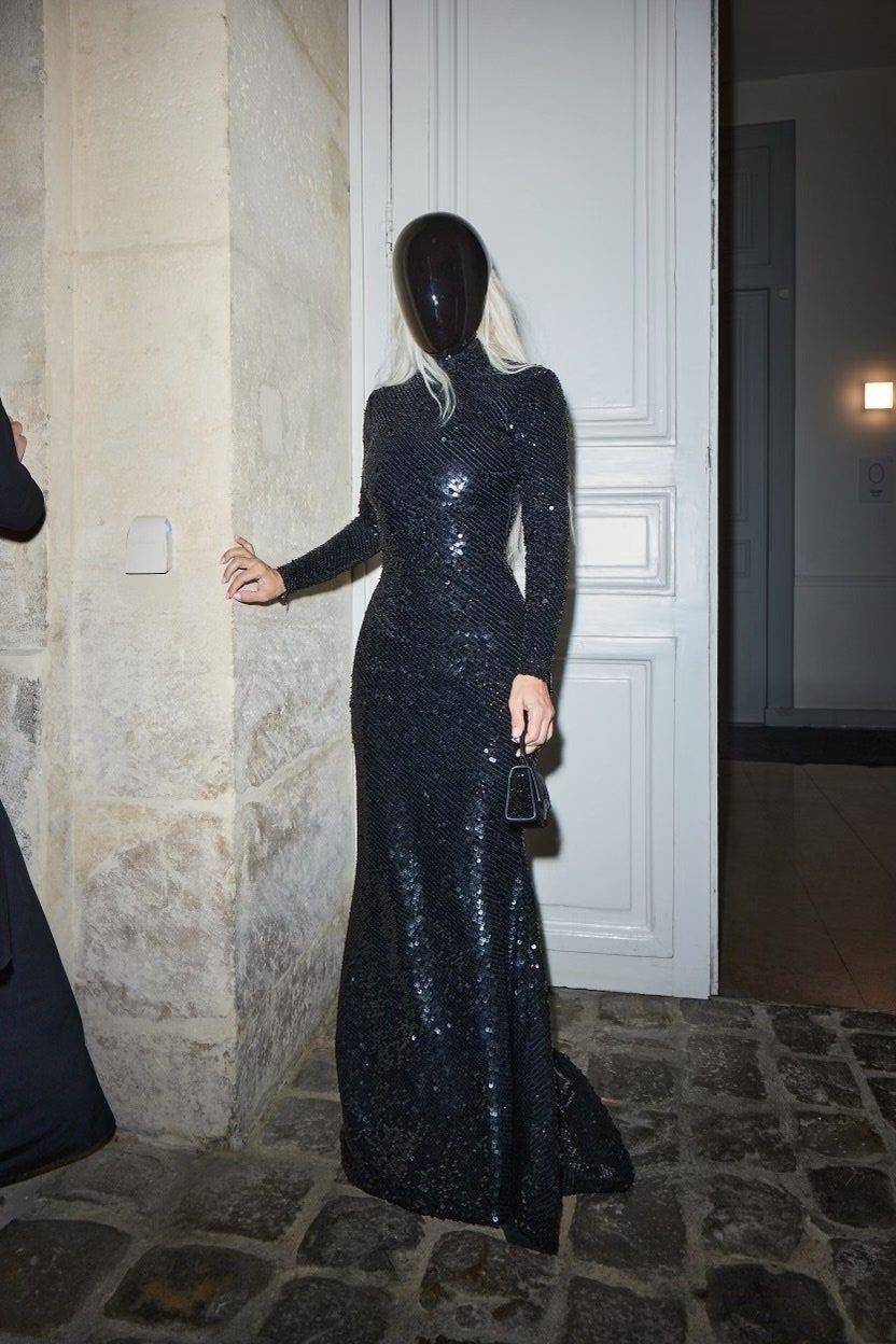 “丝袜套头”竟是走在时尚尖端？Maison Margiela“透纱面具”令人莞尔 时尚穿搭 图2张