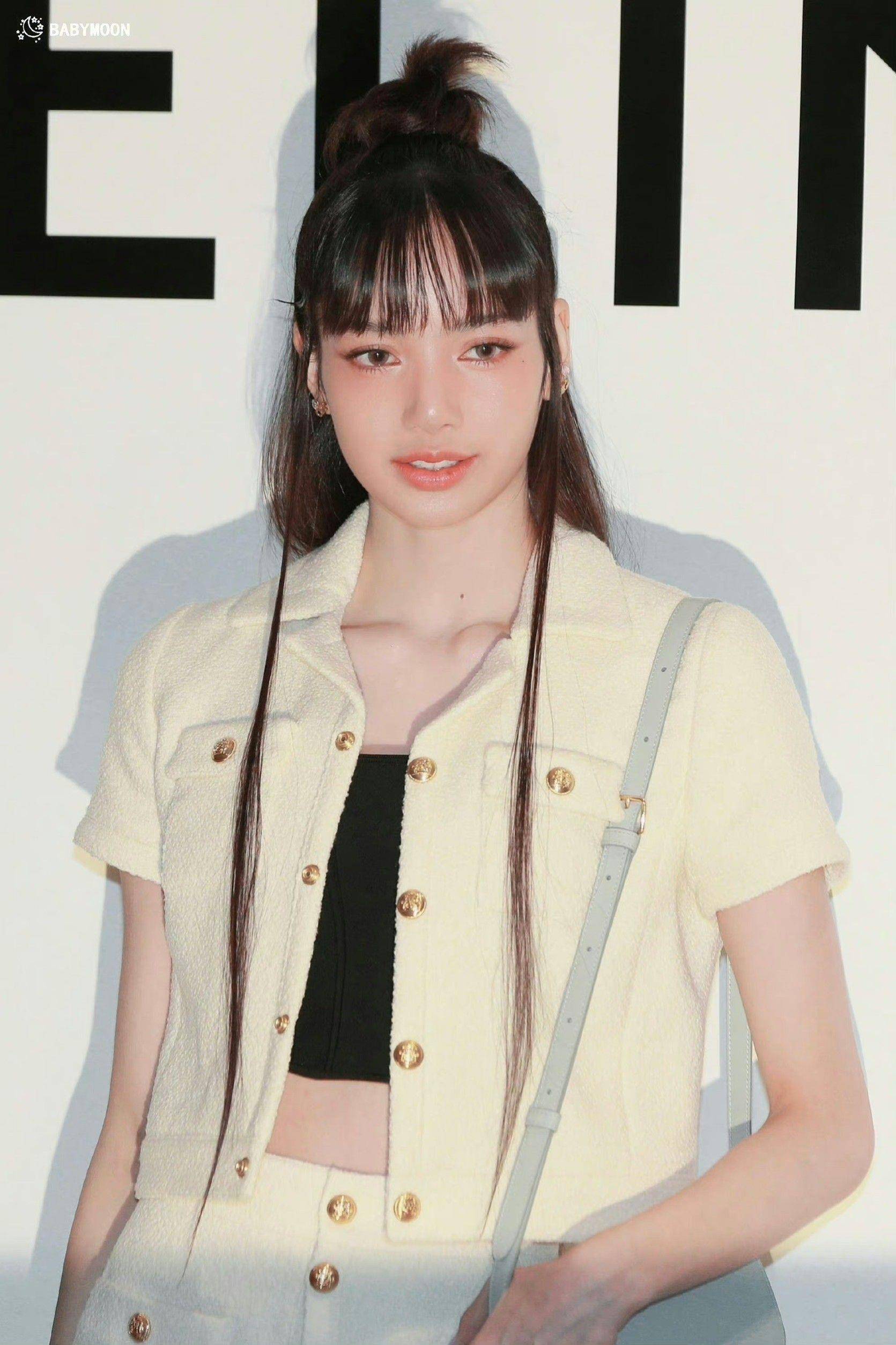 Lisa过完生日开工晒美腿、生图也美翻！合体V、朴宝剑画面攻占社群 名人名流 图2张