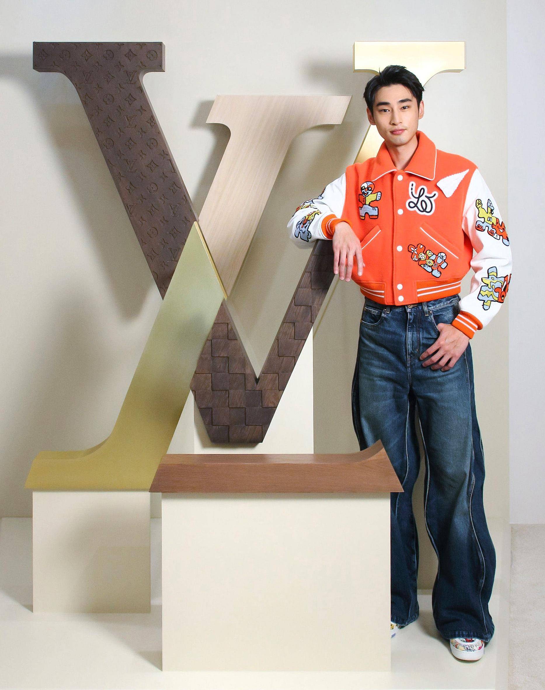 逛LV工艺展有收获！林柏宏长高、章广辰腿变长　谢欣颖想带走南瓜箱 时尚穿搭 图4张