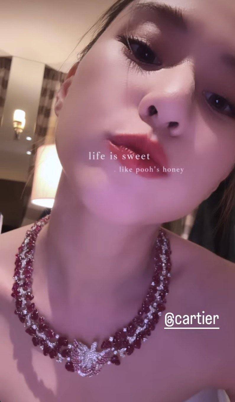 杨紫琼、林青霞脸贴脸灿笑美翻　刘嘉玲性感晚礼服迎战 奢侈品牌 图4张