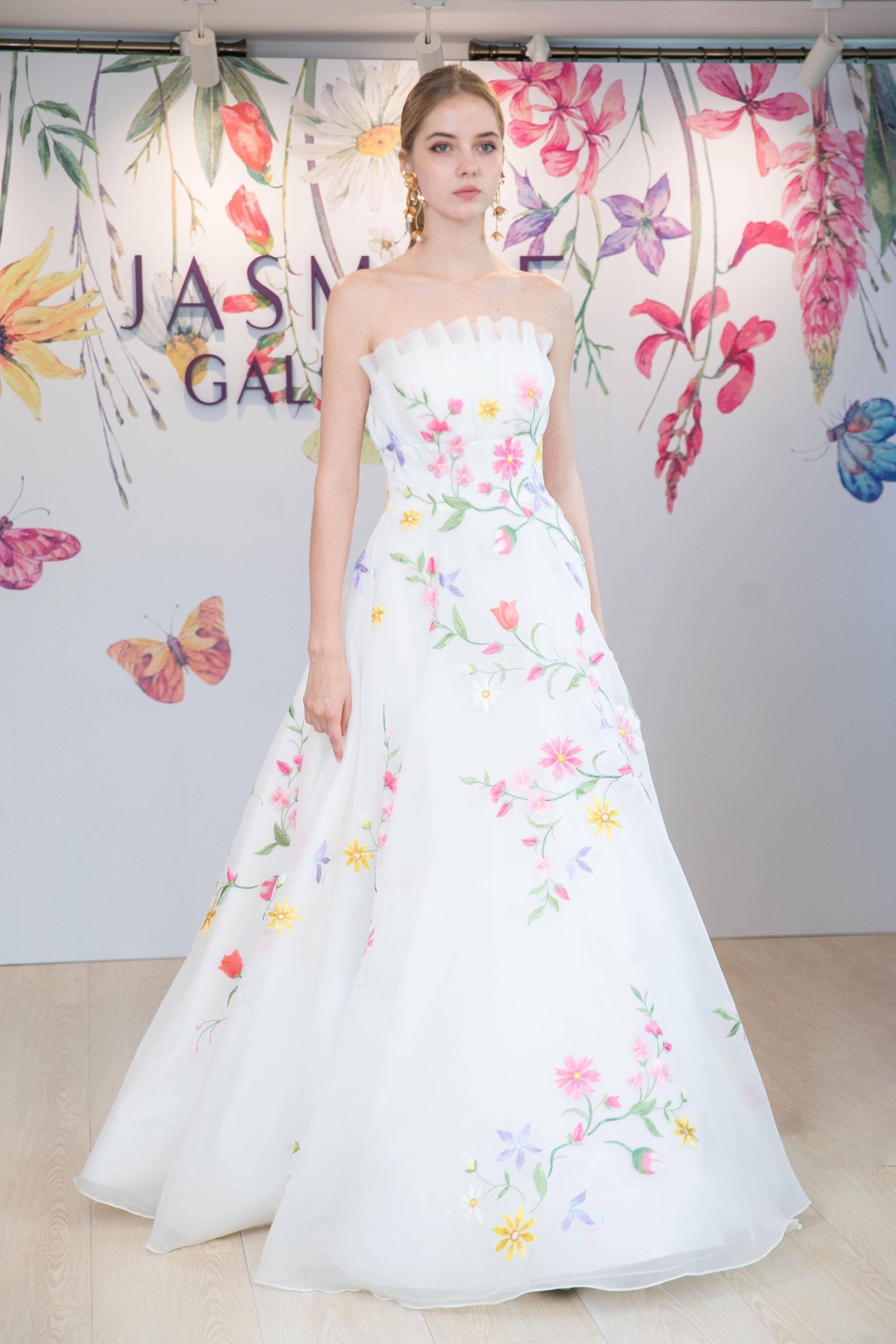 JASMINE GALLERIA打造女人的梦幻嫁衣　浪漫花卉元素户外婚礼专属！ 时尚穿搭 图6张