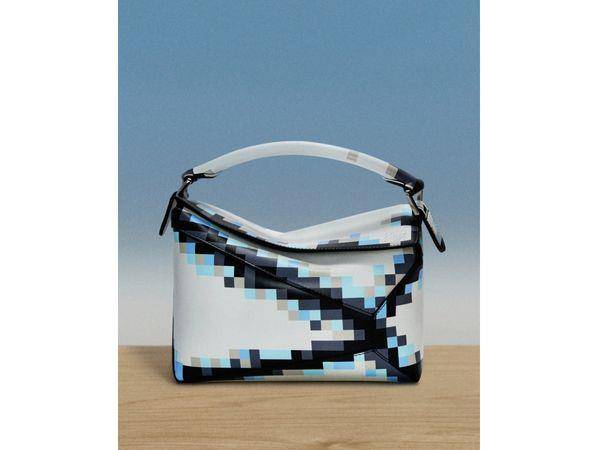 LOEWE Puzzle包靠再近还是看不清楚！用“像素”把一切变平面超Q 时尚穿搭 图2张