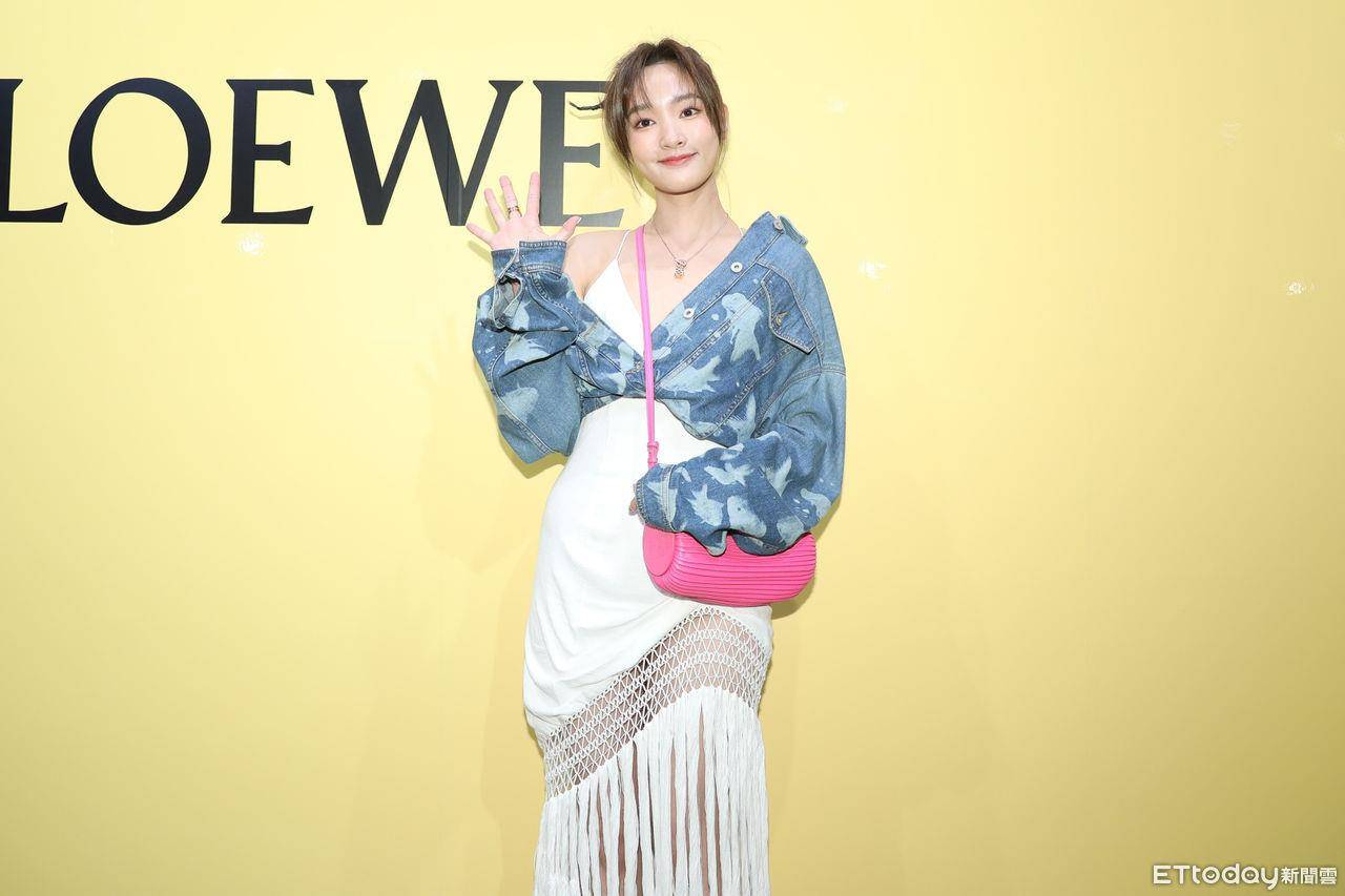 刘以豪“一片海芋”挡身前现身LOEWE　王柏杰自曝度假时“没在穿衣服”！ 名人名流 图4张