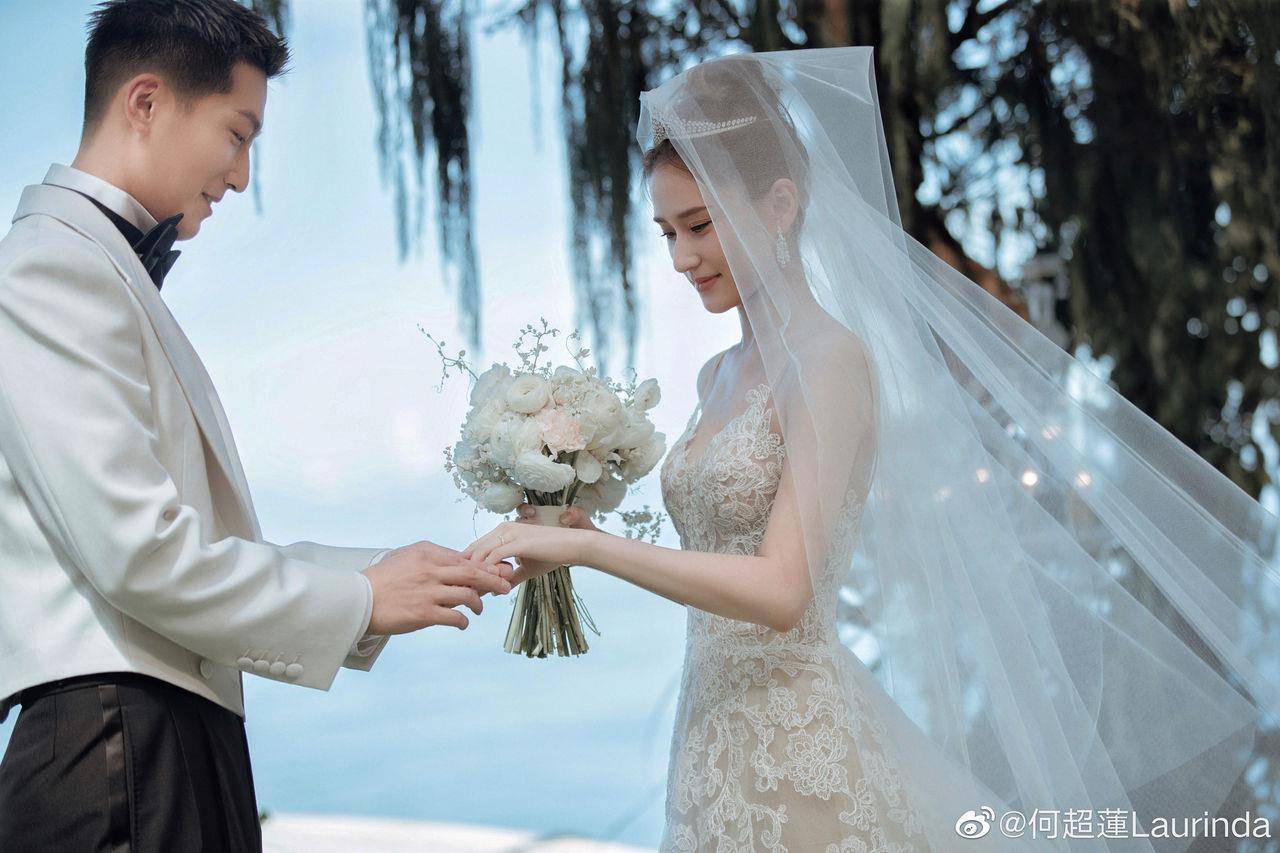 “赌王千金”何超莲深V蕾丝白纱美成仙！73岁“婚纱女王”特别为她量身订制 名人名流 图2张
