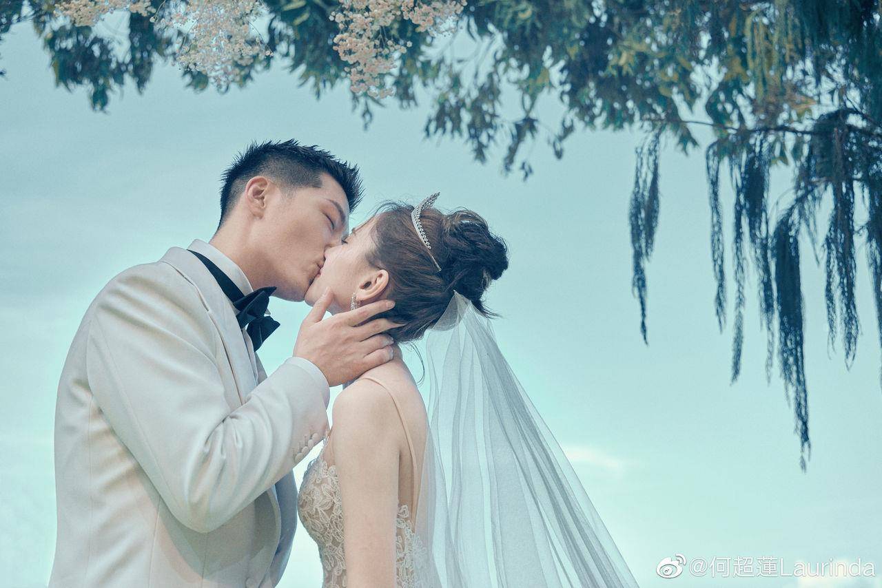 “赌王千金”何超莲深V蕾丝白纱美成仙！73岁“婚纱女王”特别为她量身订制 名人名流 图3张