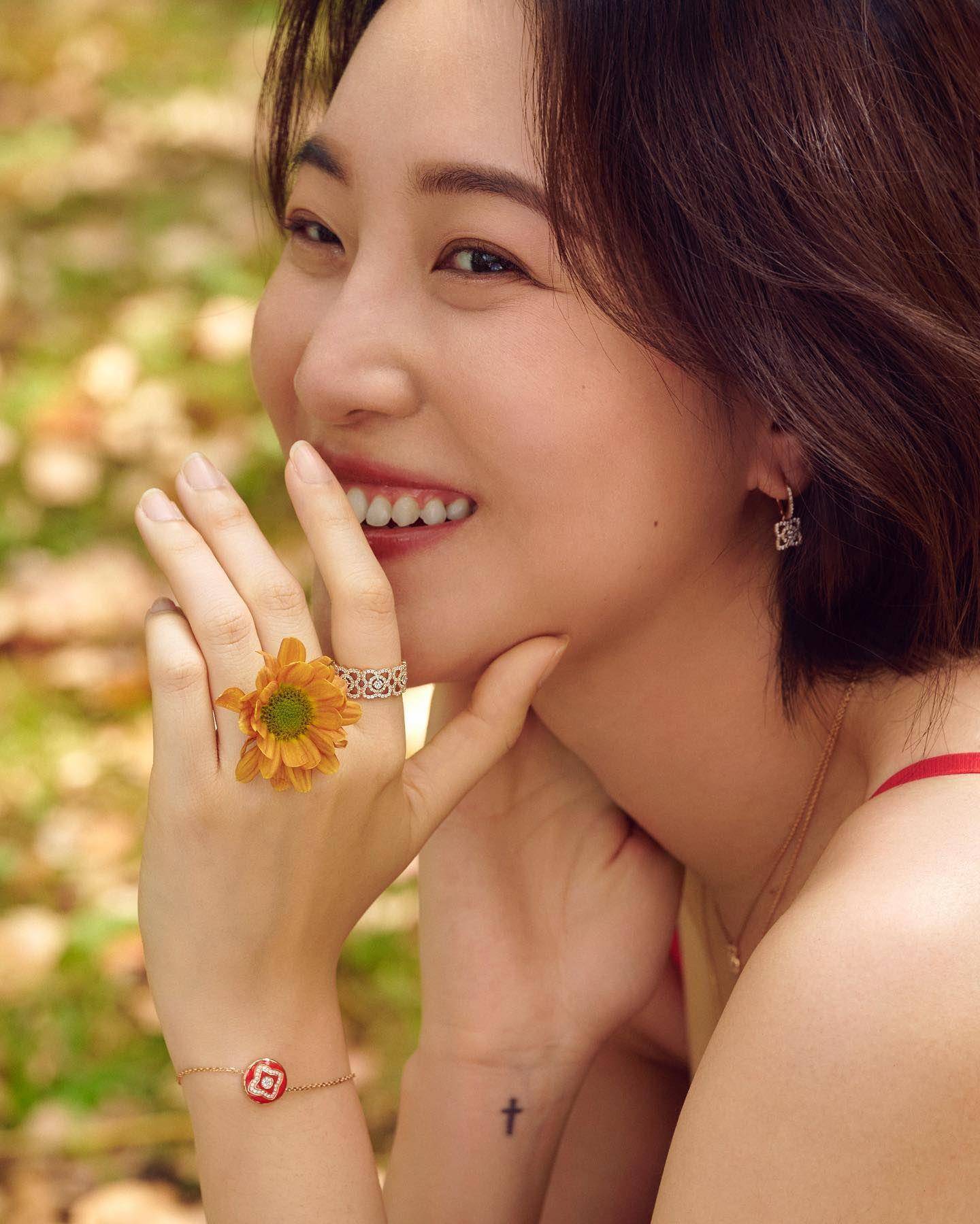 杨祐宁孕妻妩媚有秘诀　叠戴莲花钻饰吸睛 名人名流 图3张