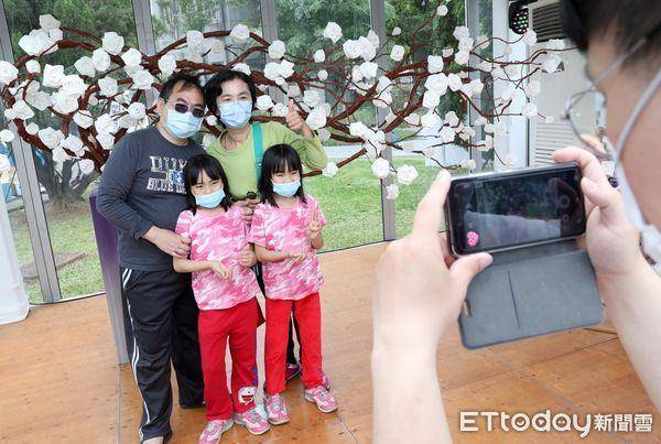 五月花极上纸花树、萌萌Za三丽鸥联名　狂吸潮正奢春日趴打卡人潮 最新资讯 图3张