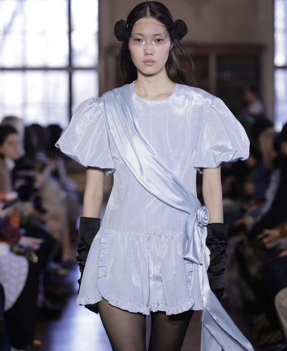 说・流行／Y2K女孩必知华裔设计师Sandy Liang　打造最优雅可爱的玛莉珍鞋 时尚穿搭 图4张