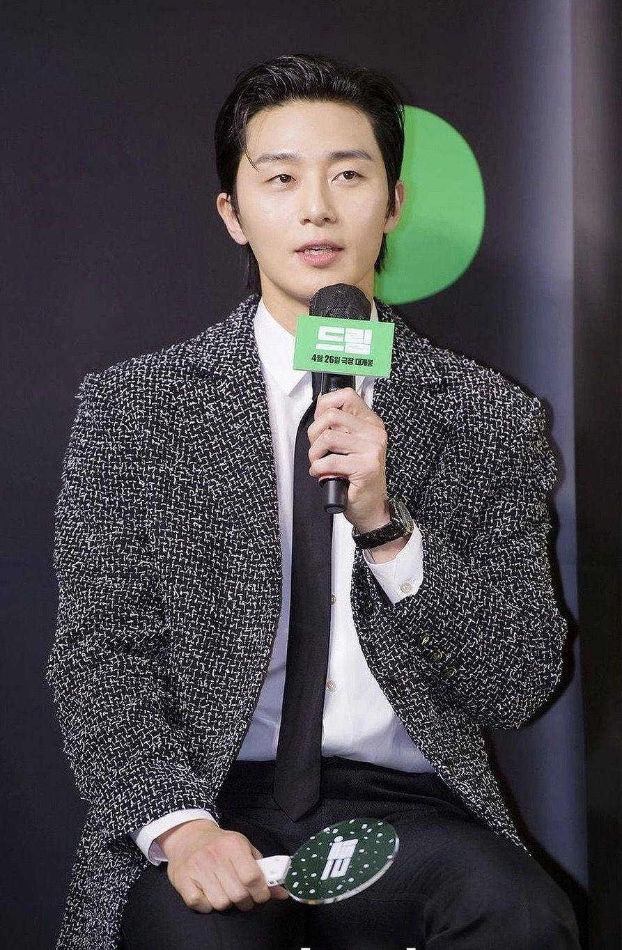 朴叙俊、IU帅美合体亮相！BTS柾国“妹妹头短发”造型萌翻抢走焦点 名人名流 图1张