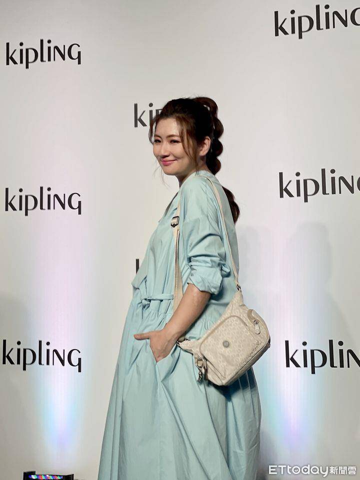 Selina挺5个月孕肚亮相Kipling　透露胎教音乐听的是“S.H.E全集”！ 最新资讯 图4张