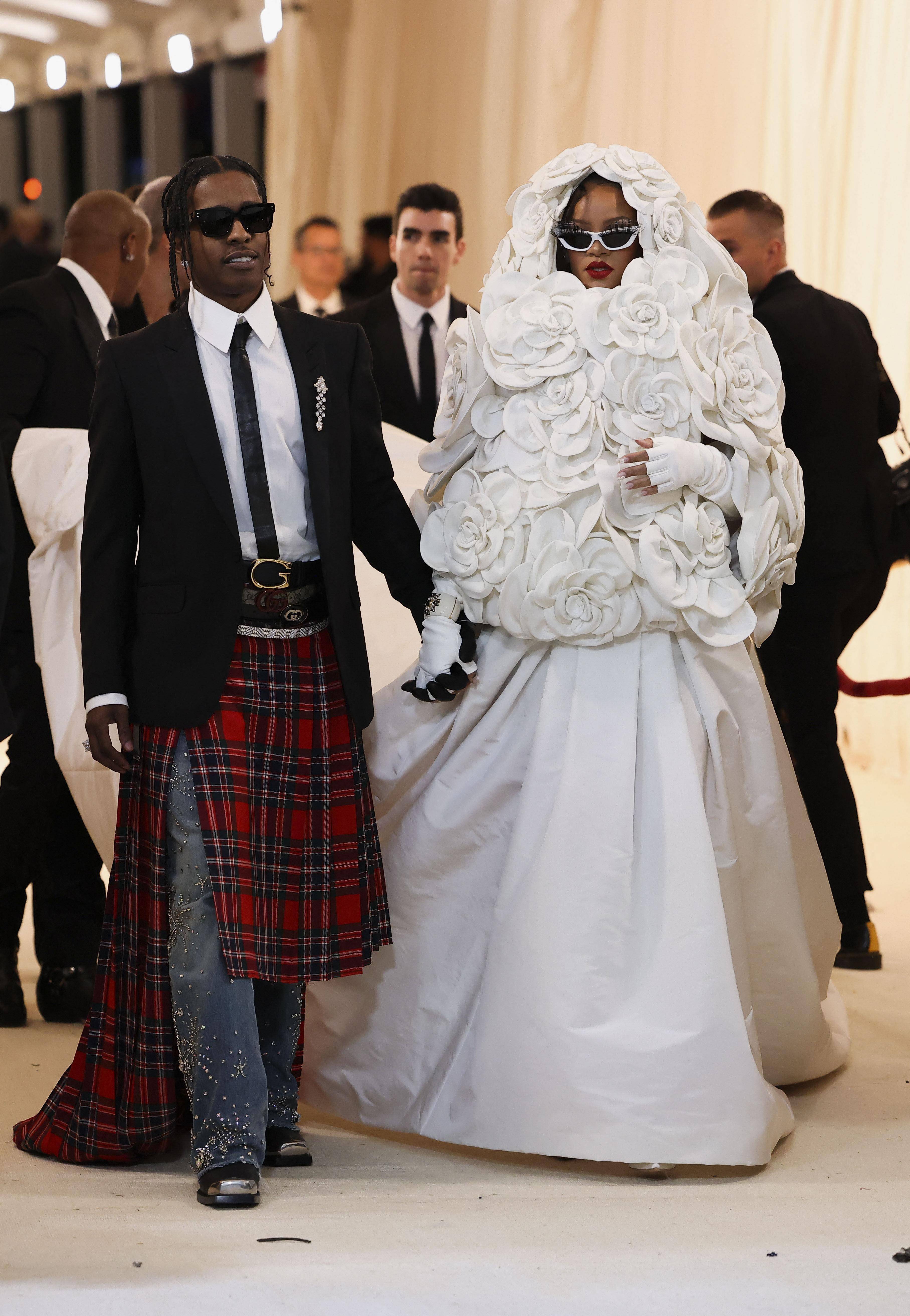 MET Gala／王嘉尔帅度破表获外媒盛赞！男星扮“银猫”闯红毯屁股蛋全露 时尚穿搭 图5张