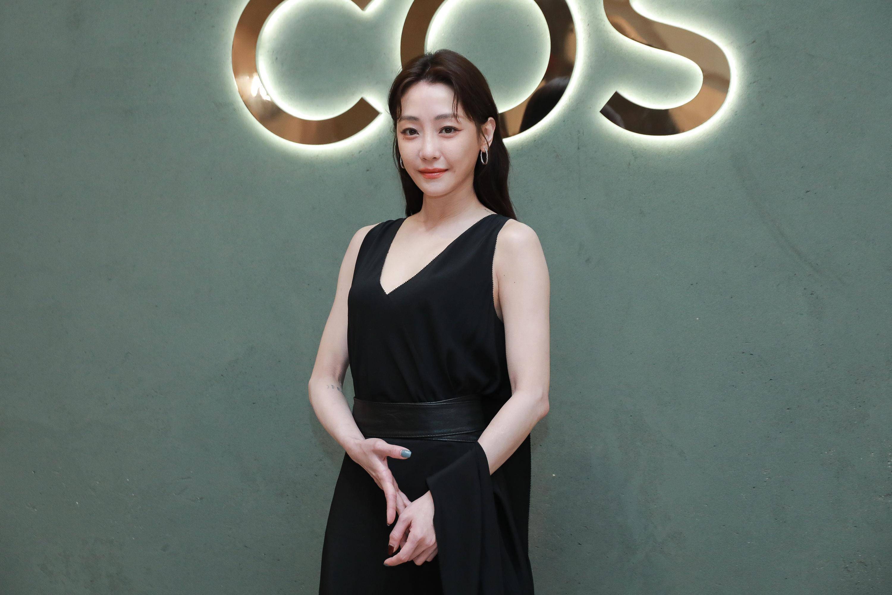王柏杰示范好莱坞风墨镜耍帅　大方放闪：我戴什么款式她都喜欢吧！ 时尚穿搭 图4张