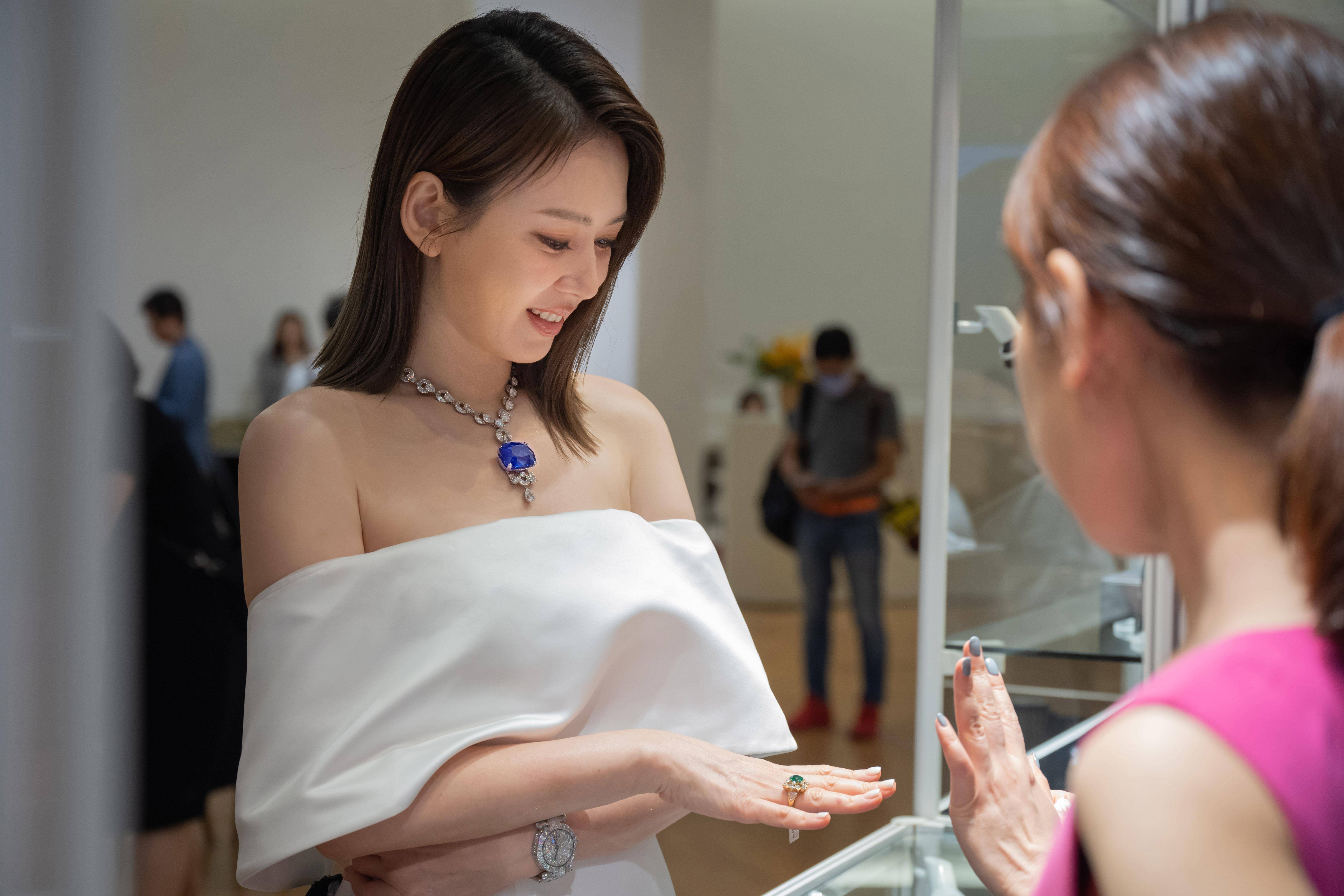 溥仪的“表王”双色面盘竟是自己刮的！　Melody戴巨大蓝宝开眼界 奢侈品牌 图2张