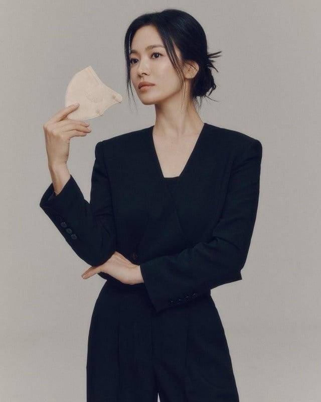 宋慧乔历年发型都是封神等级!公主切成经典、中分波浪根本仙女下凡 内容图5 潮正奢/潮品文/潮臻社-实时追踪全球最新奢侈品牌新闻资讯的官网站! 宋慧乔历年发型盘点!Met Gala公主切、气质中分根本仙女下凡,这款编发无敌显嫩
