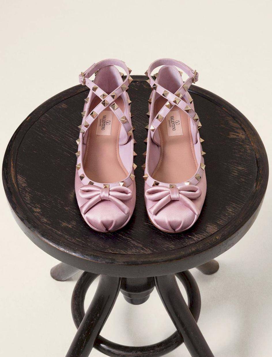 包・开箱／“Valentino粉”Rockstud23手袋登场！铆钉遇上芭比粉的摇滚恋曲 时尚穿搭 图2张