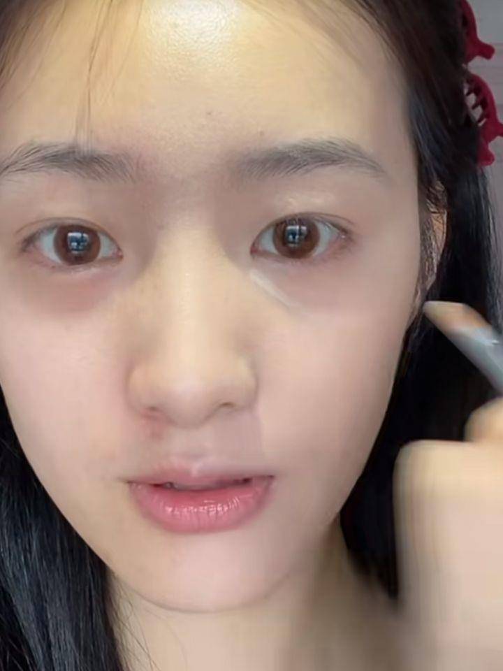 泪沟再见！超强“顶光遮瑕法”暗沉秒隐形　澎润脸中马上有感 最新资讯 图1张