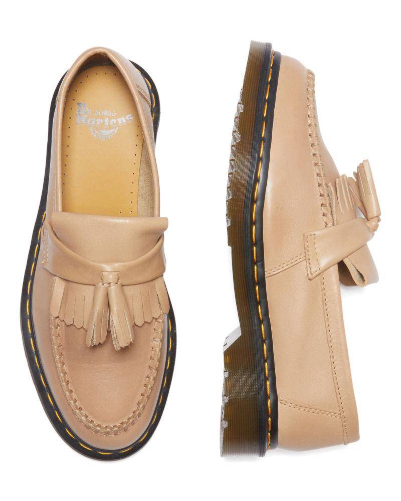 TIMBERLAND请店员示范帆船鞋穿搭　Dr. Martens奶茶色三孔鞋夏季新登场 最新资讯 图4张