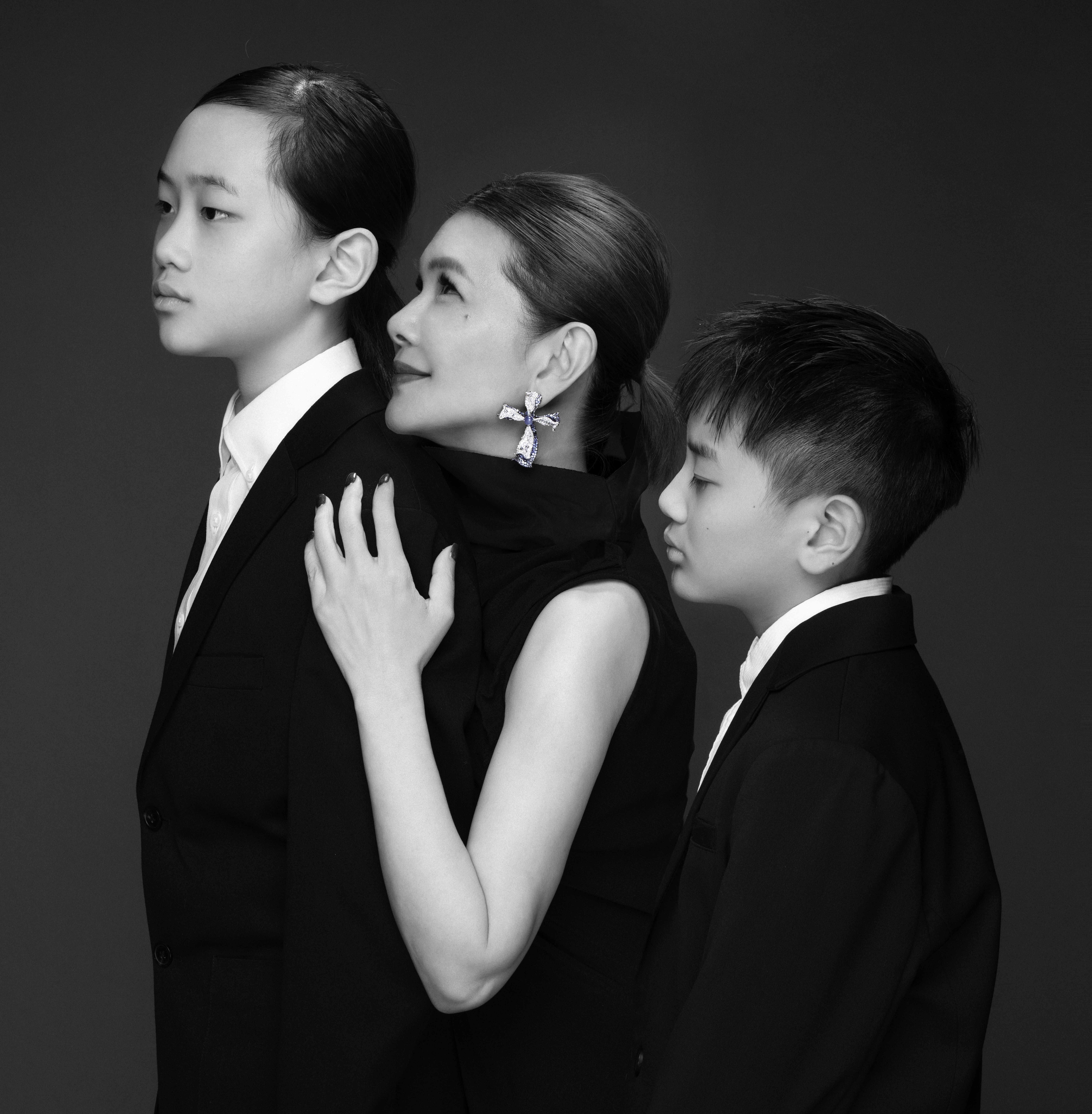 张清芳2个帅儿子曝光！　母子联手Cindy Chao做慈善助病童 奢侈品牌 图1张